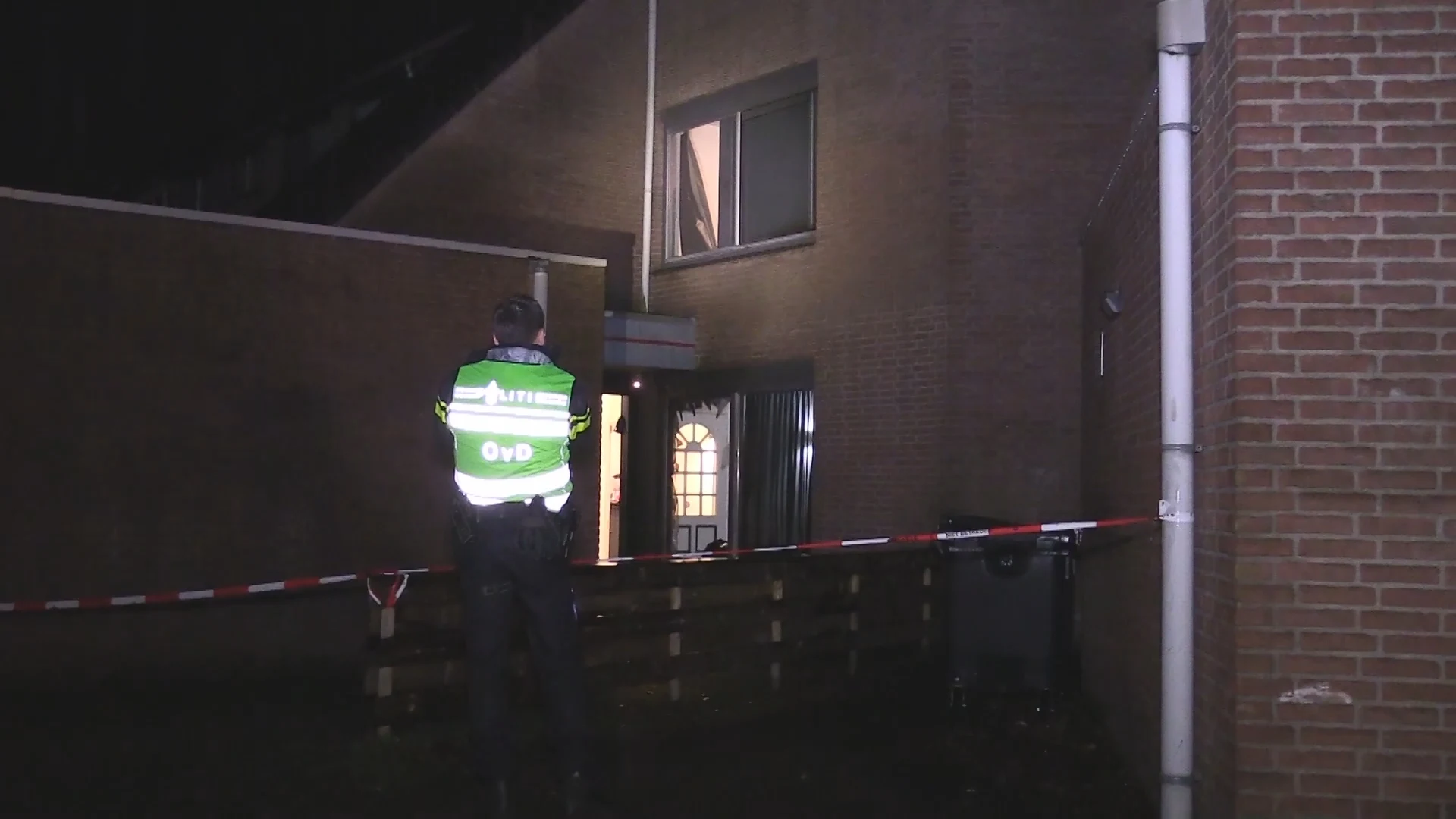 Buurt Hengelo opgeschrikt door explosie en brand in woning