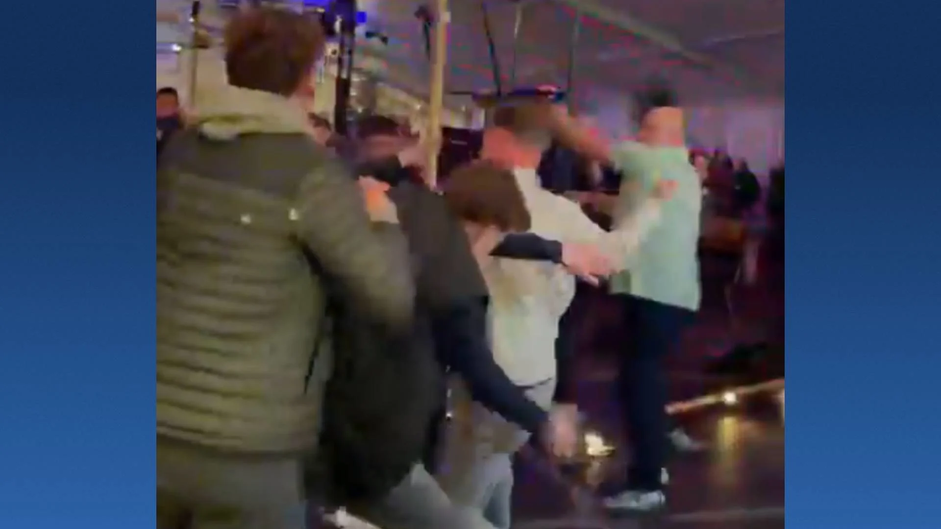 Bouwbeurs ontaardt in grote vechtpartij, politie moet ingrijpen