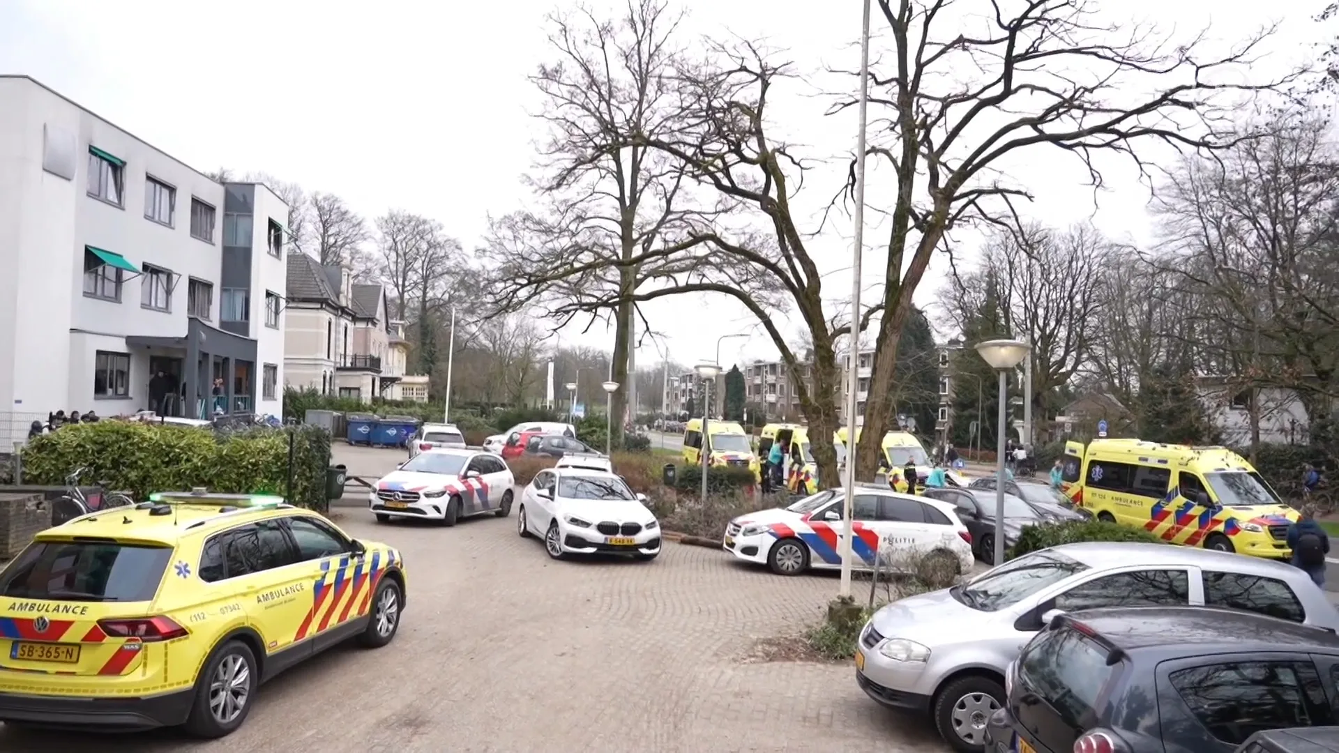 Drie gewonden bij steekincident azc Velp, verdachte aangehouden