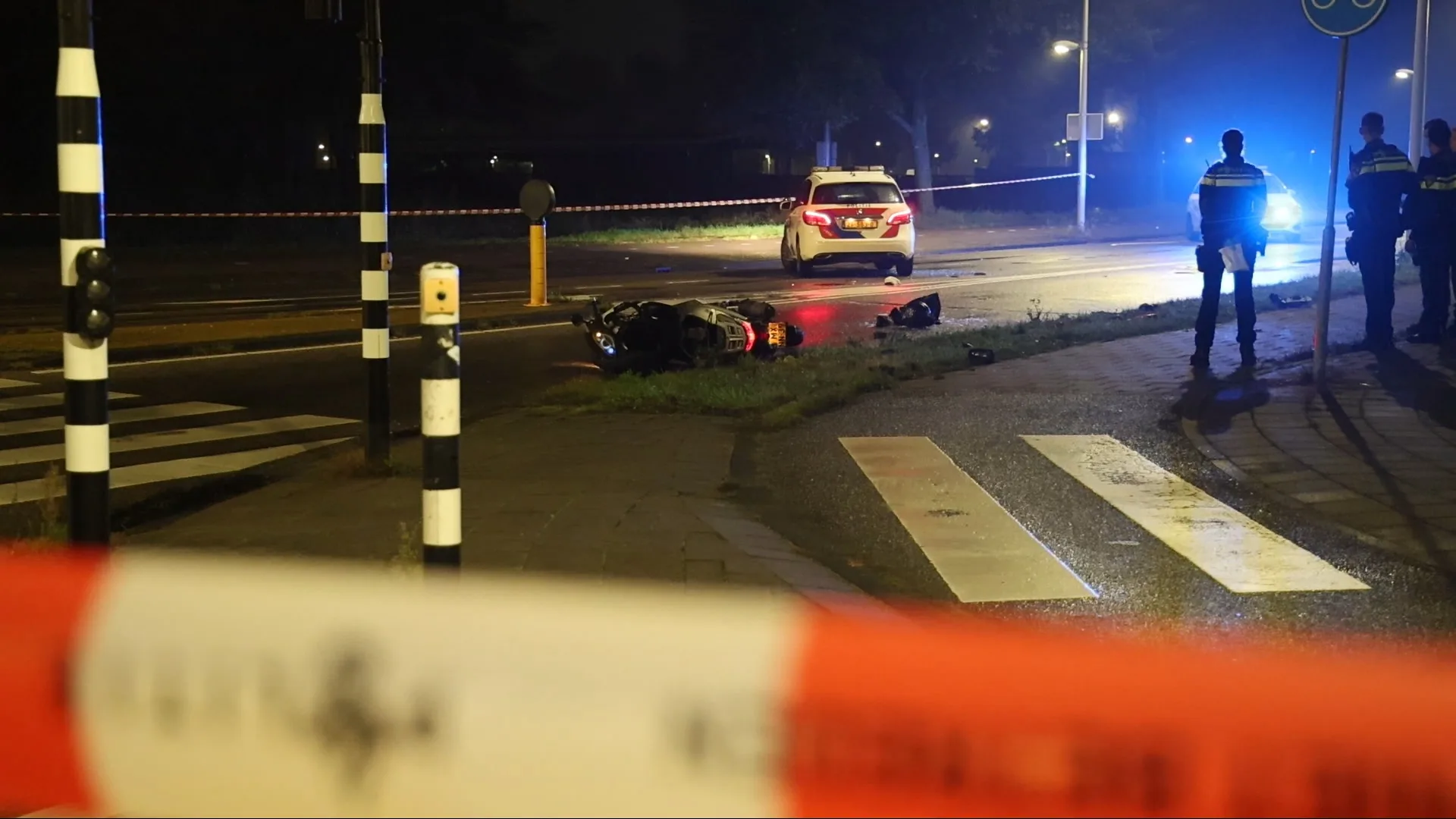 Scooterrijder zwaargewond door aanrijding met politie in Amsterdam