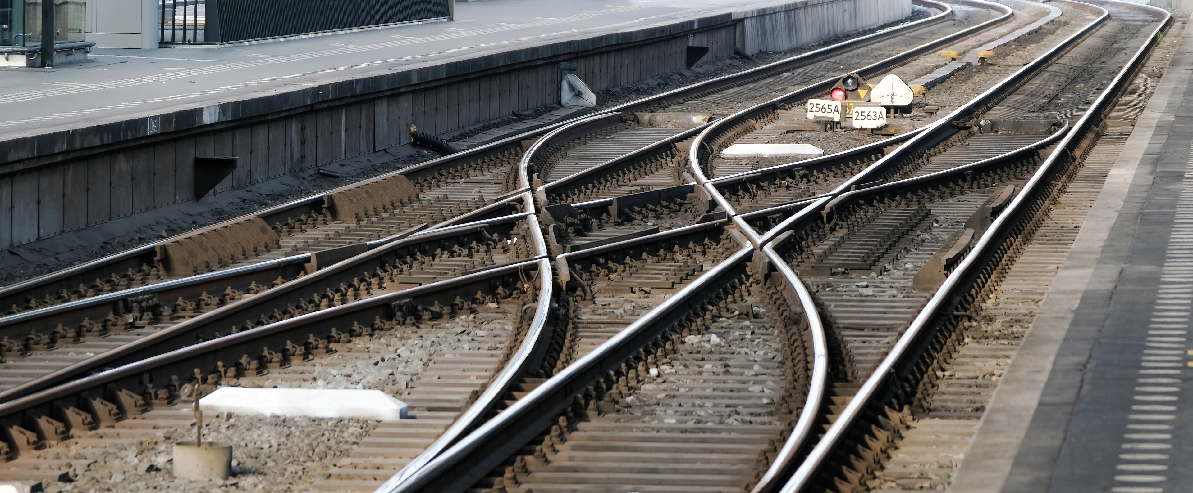 Vrouw (41) duwt andere vrouw (19) op het spoor in Bergen op Zoom