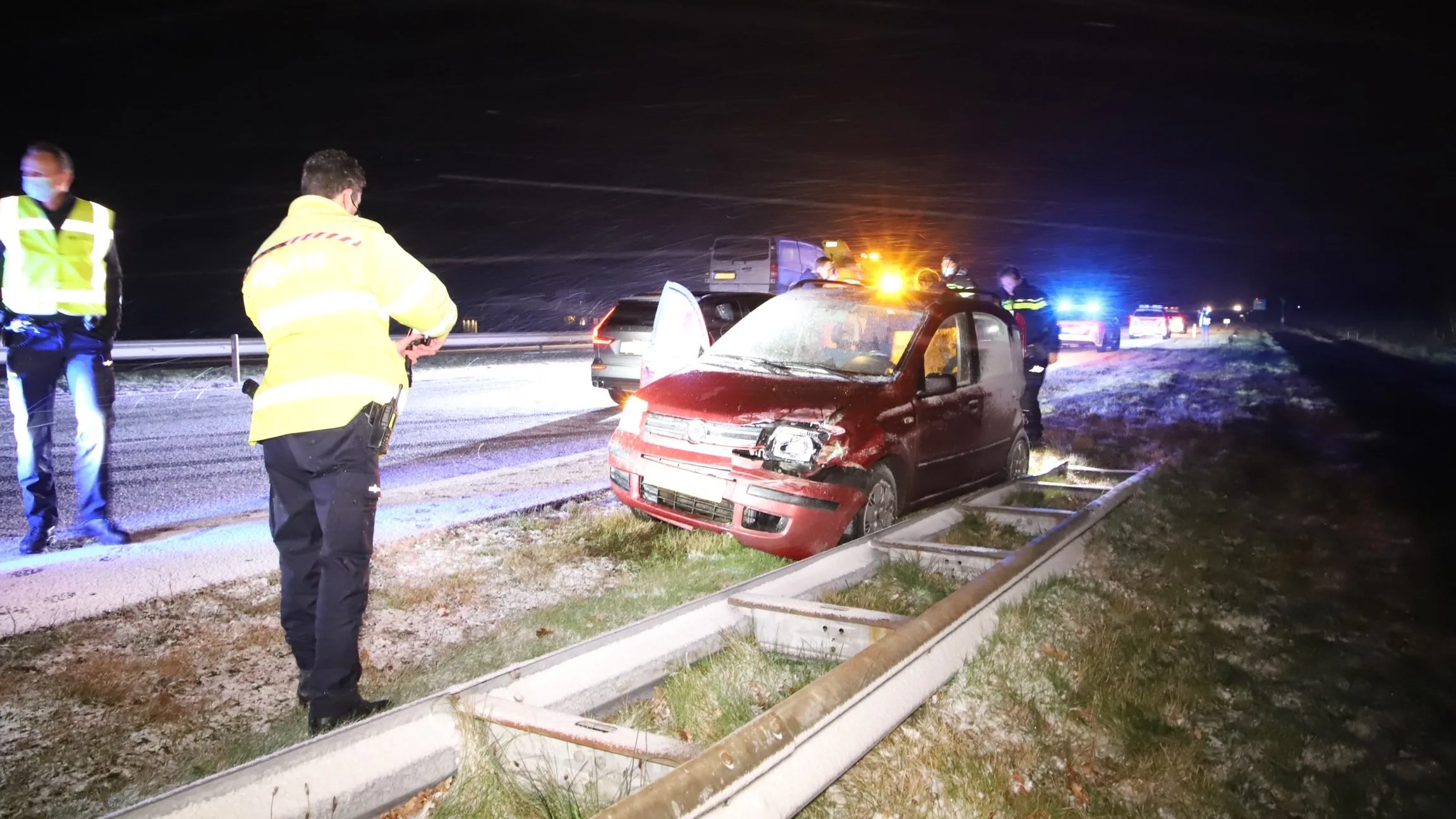 Spookrijder rijdt meerdere auto's aan, verdachte verzet zich flink bij aanhouding