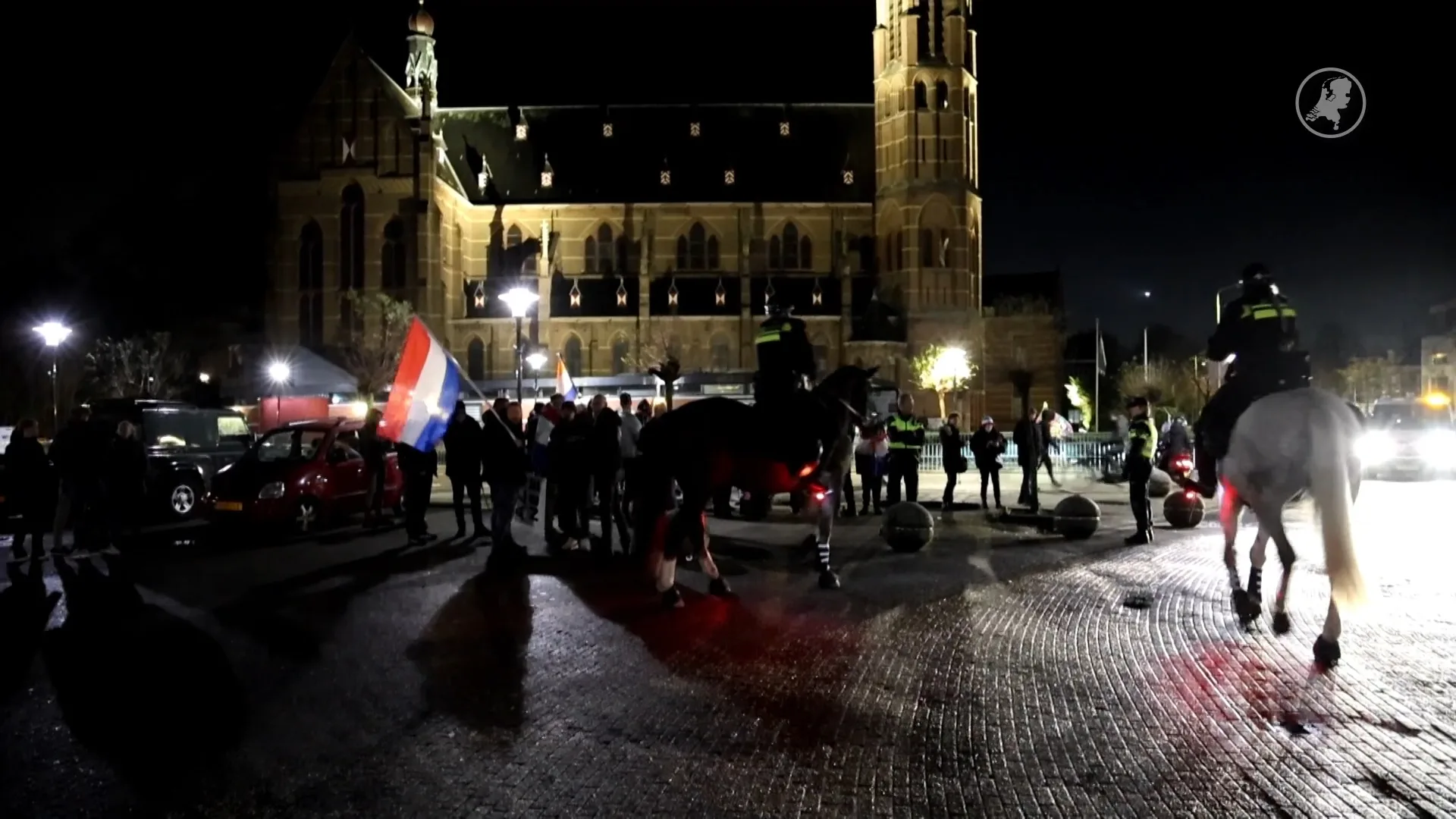 Burgemeester beëindigt anti-azc-demonstratie in Lisse