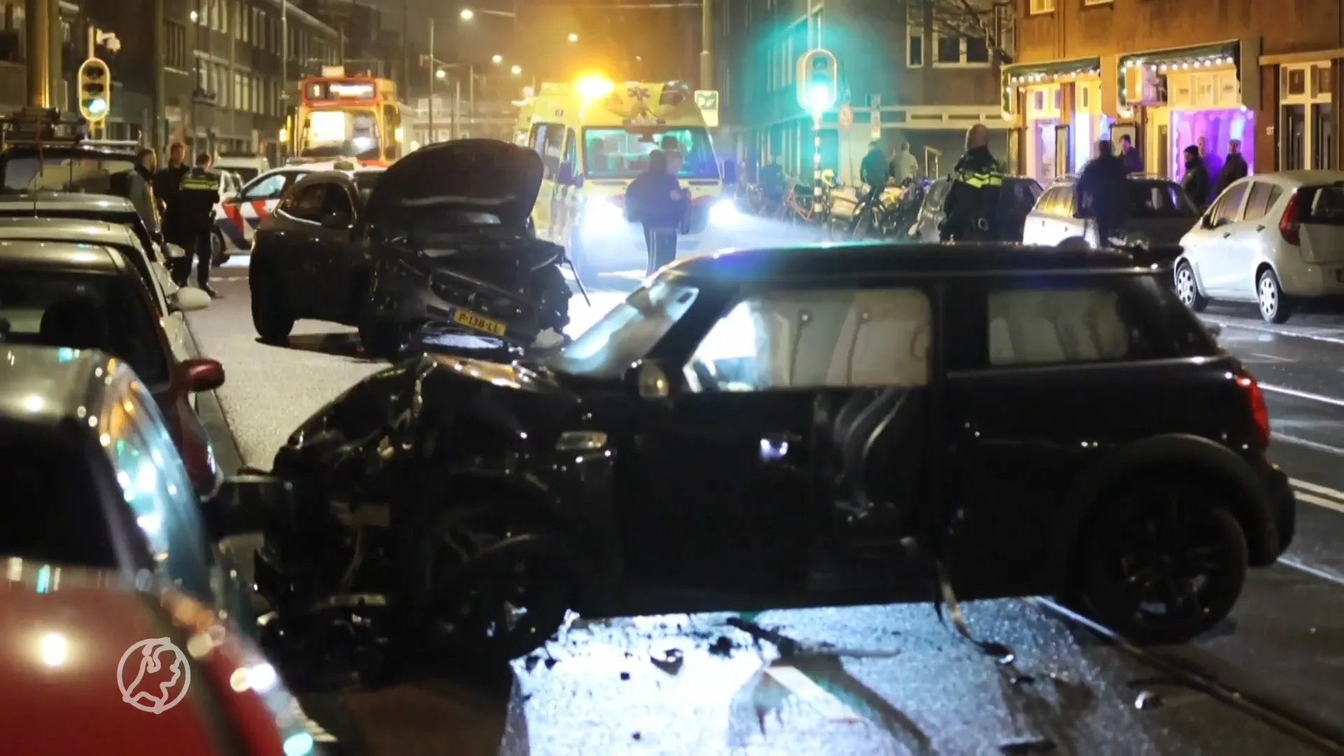 Twee gewonden bij zware aanrijding in Den Haag