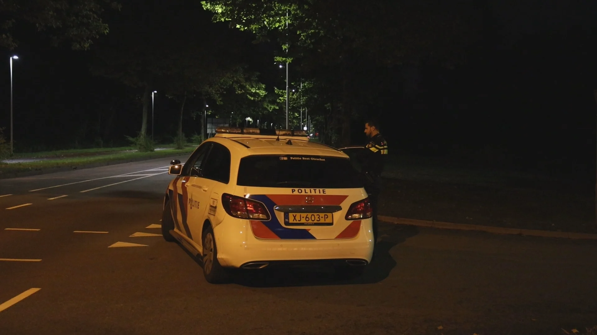 Tientallen voetbalsupporters FC Utrecht aangehouden bij politieactie in Best