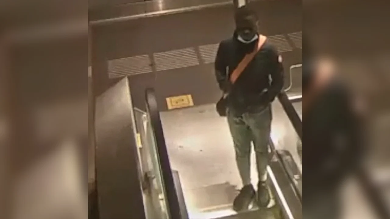 Jonge vrouw bedreigd en seksueel misbruikt in metrostation, beelden van verdachte vrijgegeven