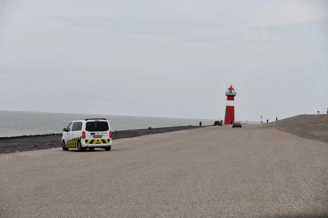 Vijftig kilo cocaïne spoelt aan op het strand bij Zoutelande