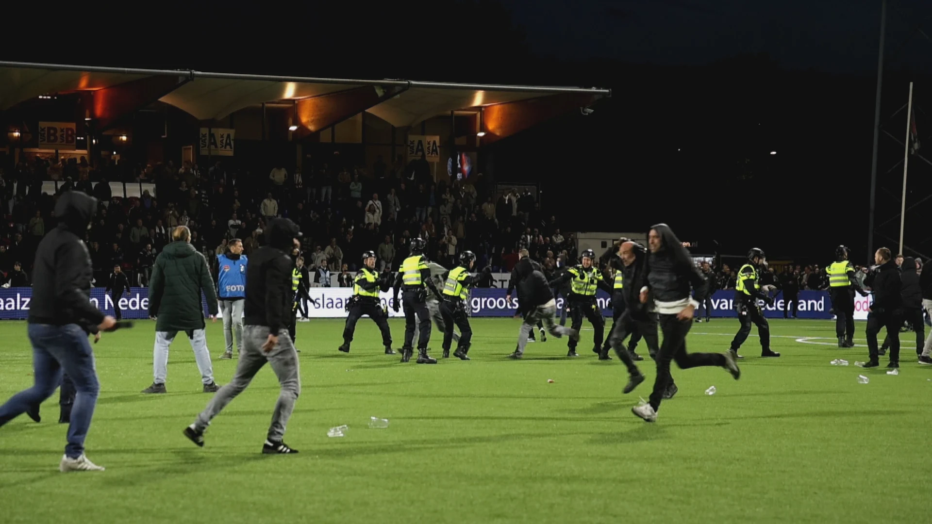 Politie onderzoekt vechtpartij in stadion Telstar na wedstrijd tegen Den Bosch