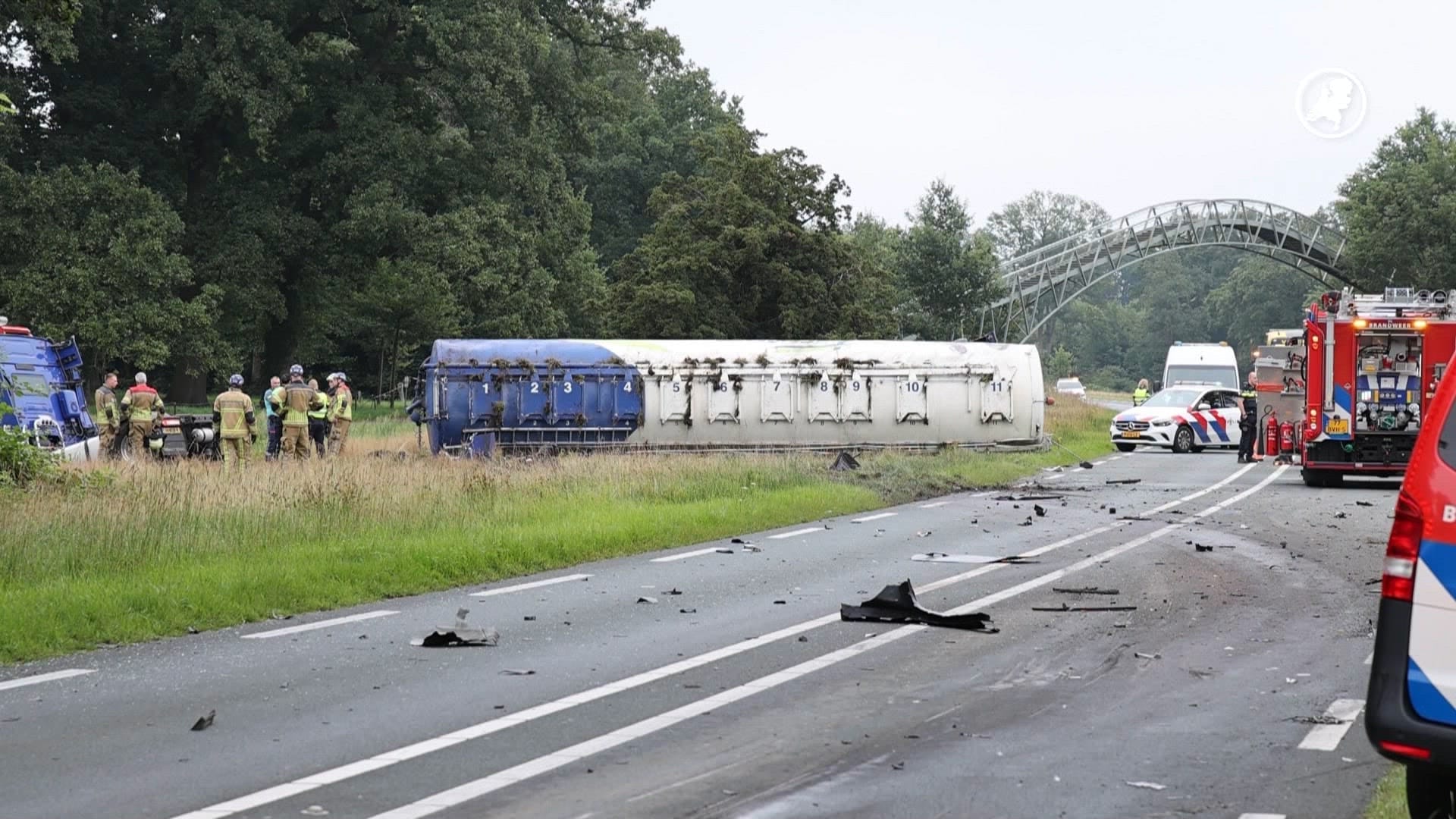 Persoon omgekomen bij ongeluk tussen auto en vrachtwagen bij Delden