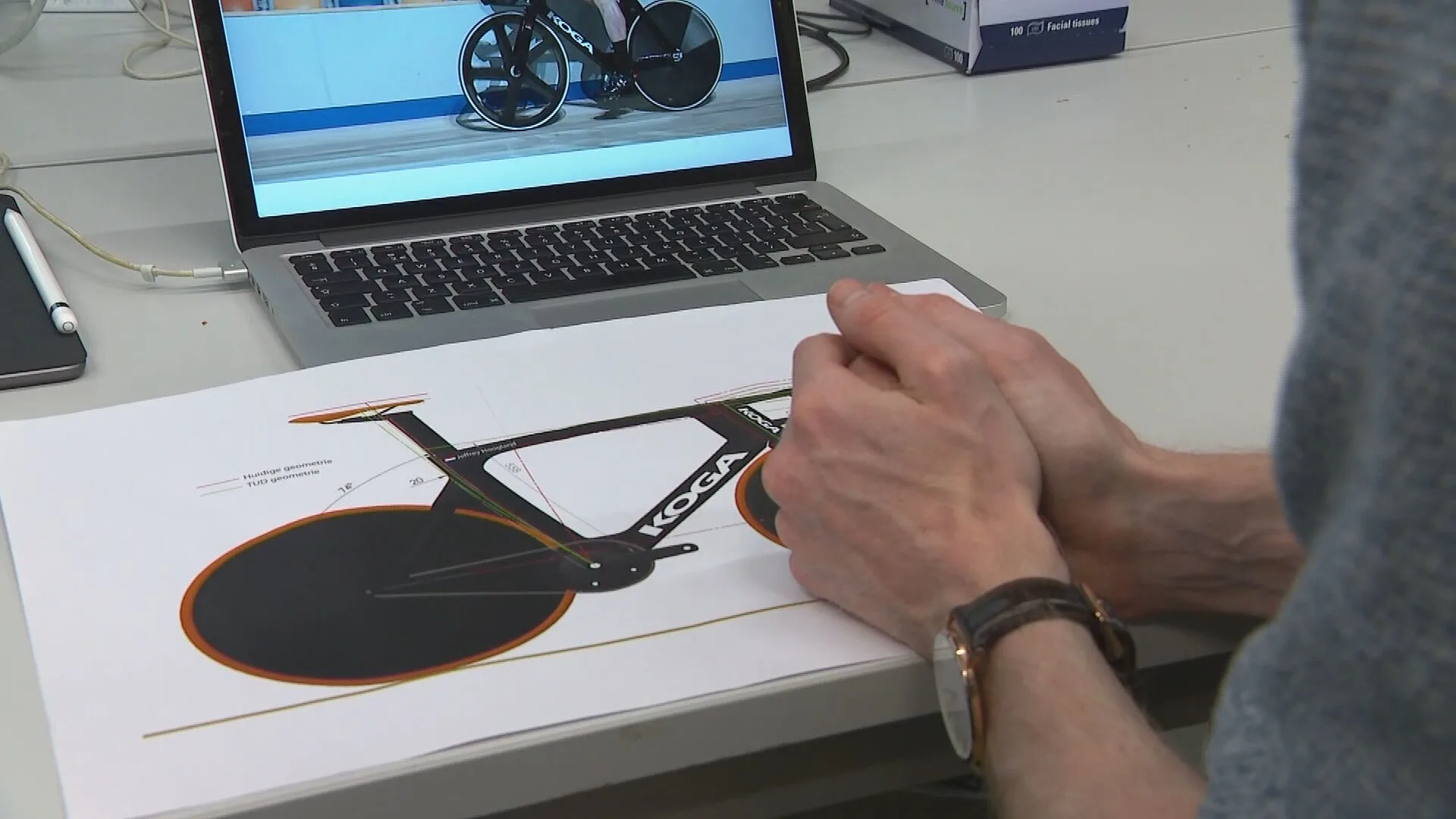 Ontwerper fiets baanwielrenners trots op gouden plak: 'Stiekem hoop ik dat de fiets heeft geholpen'