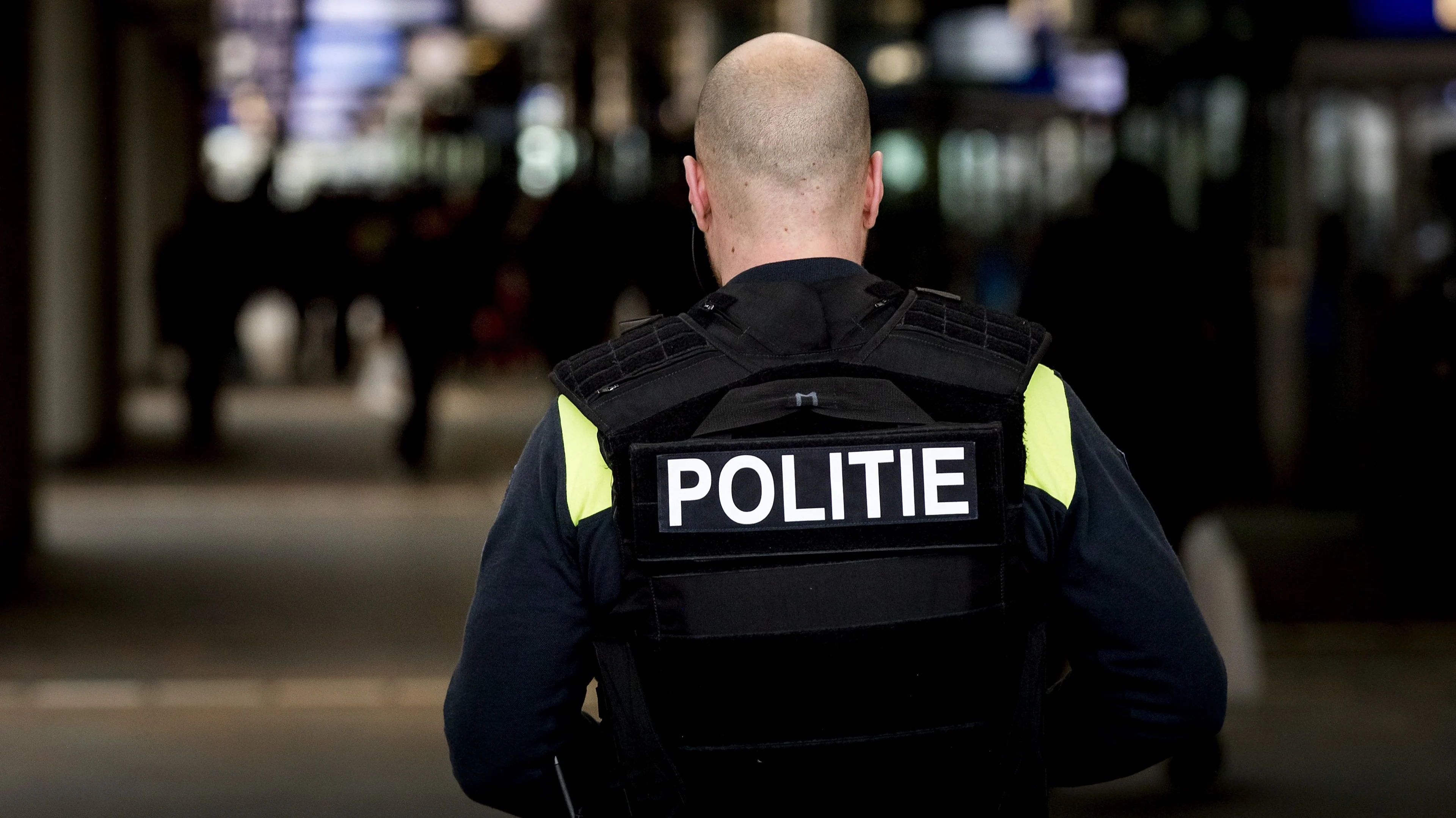 Man (22) aangehouden in azc, verdacht van ernstig zedendelict Amsterdam