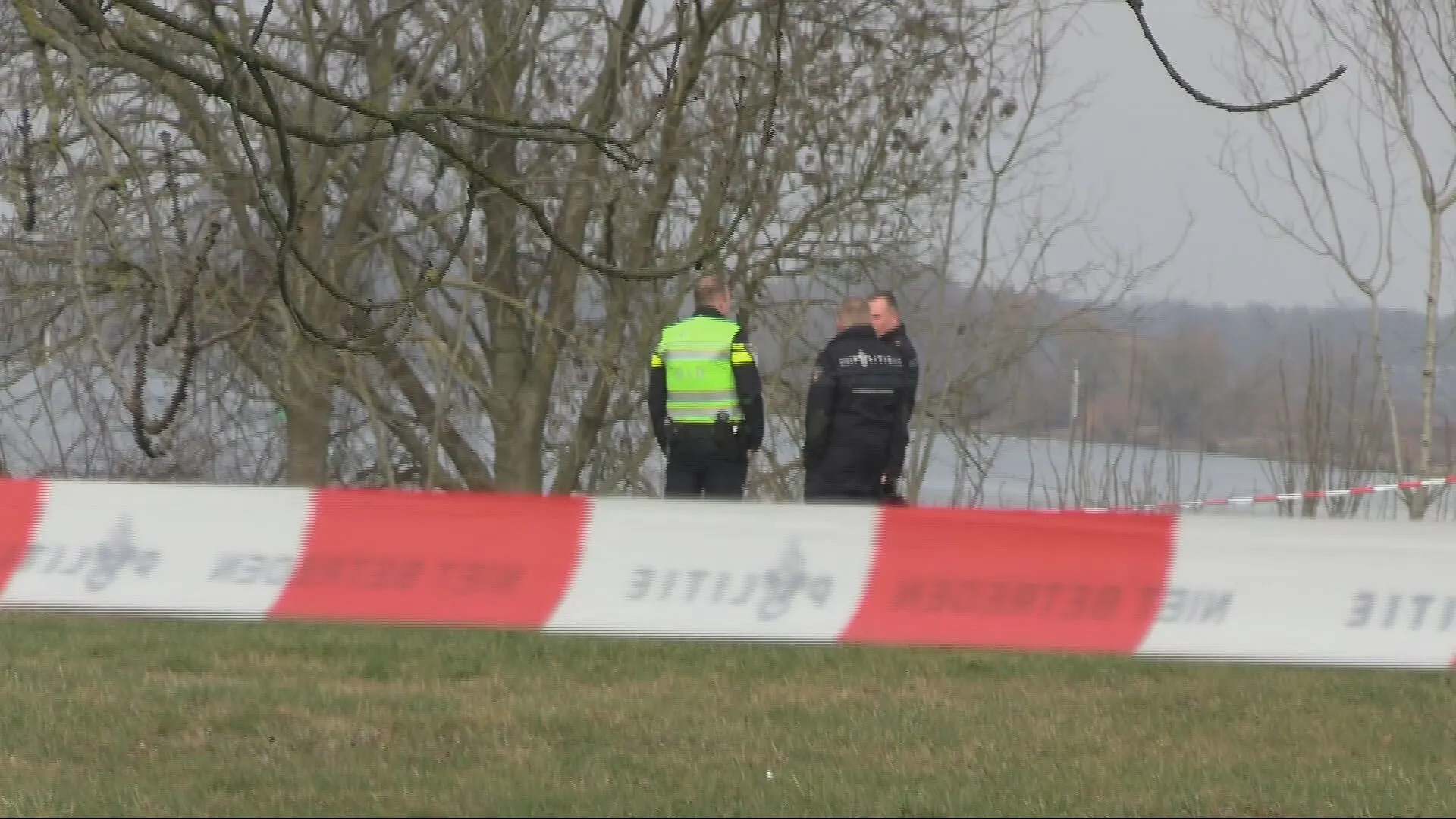 Man (40) dood gevonden in Maas, politie gaat uit van misdrijf