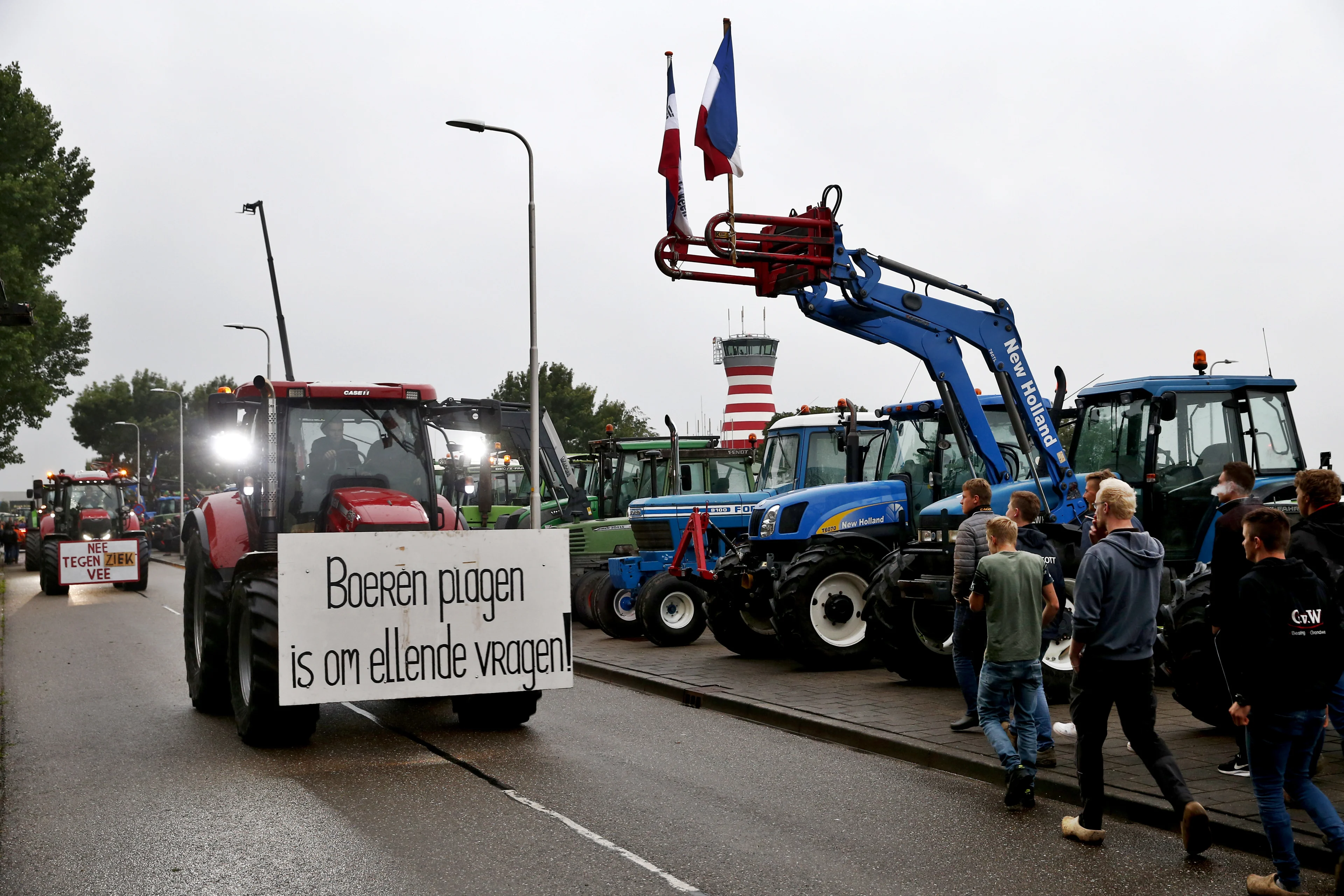 Boeren gaan terug naar huis na protest in De Bilt, politie pakt vijf verstoorders op