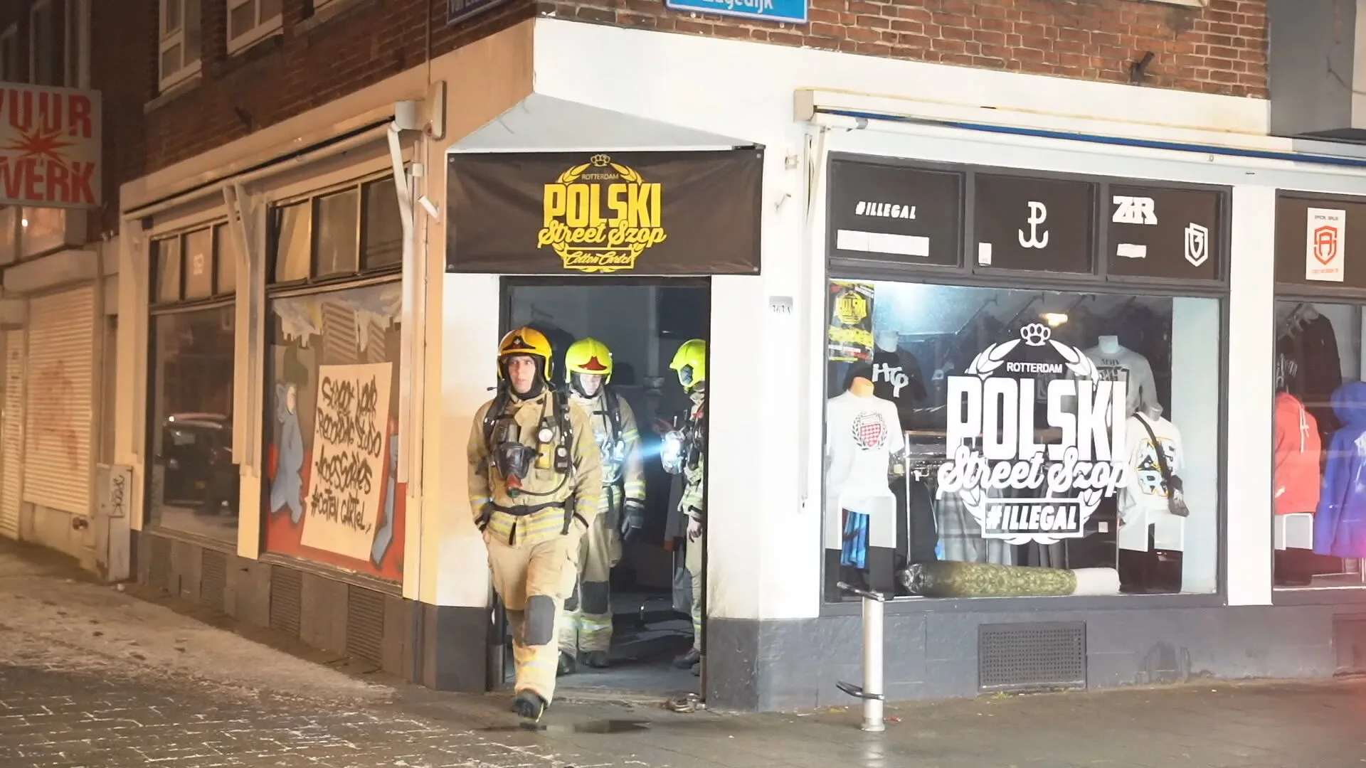Politie onderzoekt brandstichting bij Poolse kledingwinkel in Rotterdam