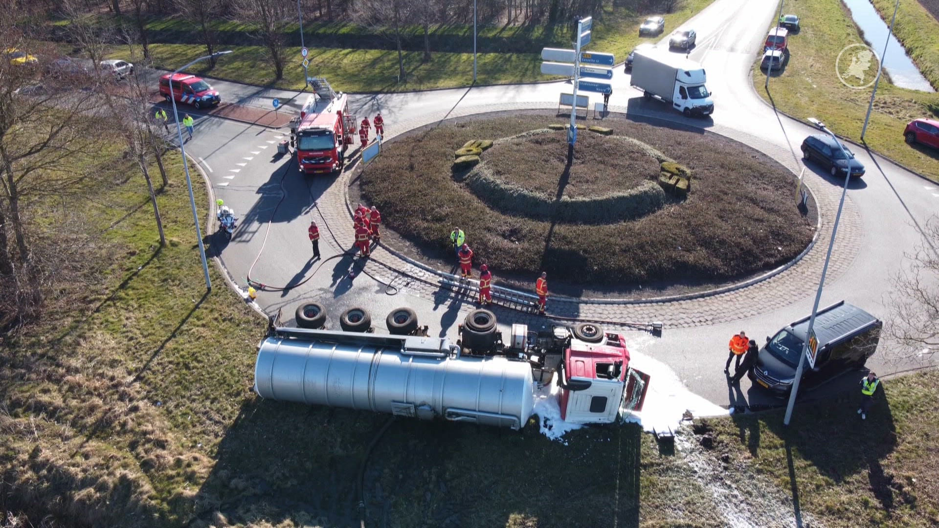 Mestwagen gekanteld in Stadskanaal
