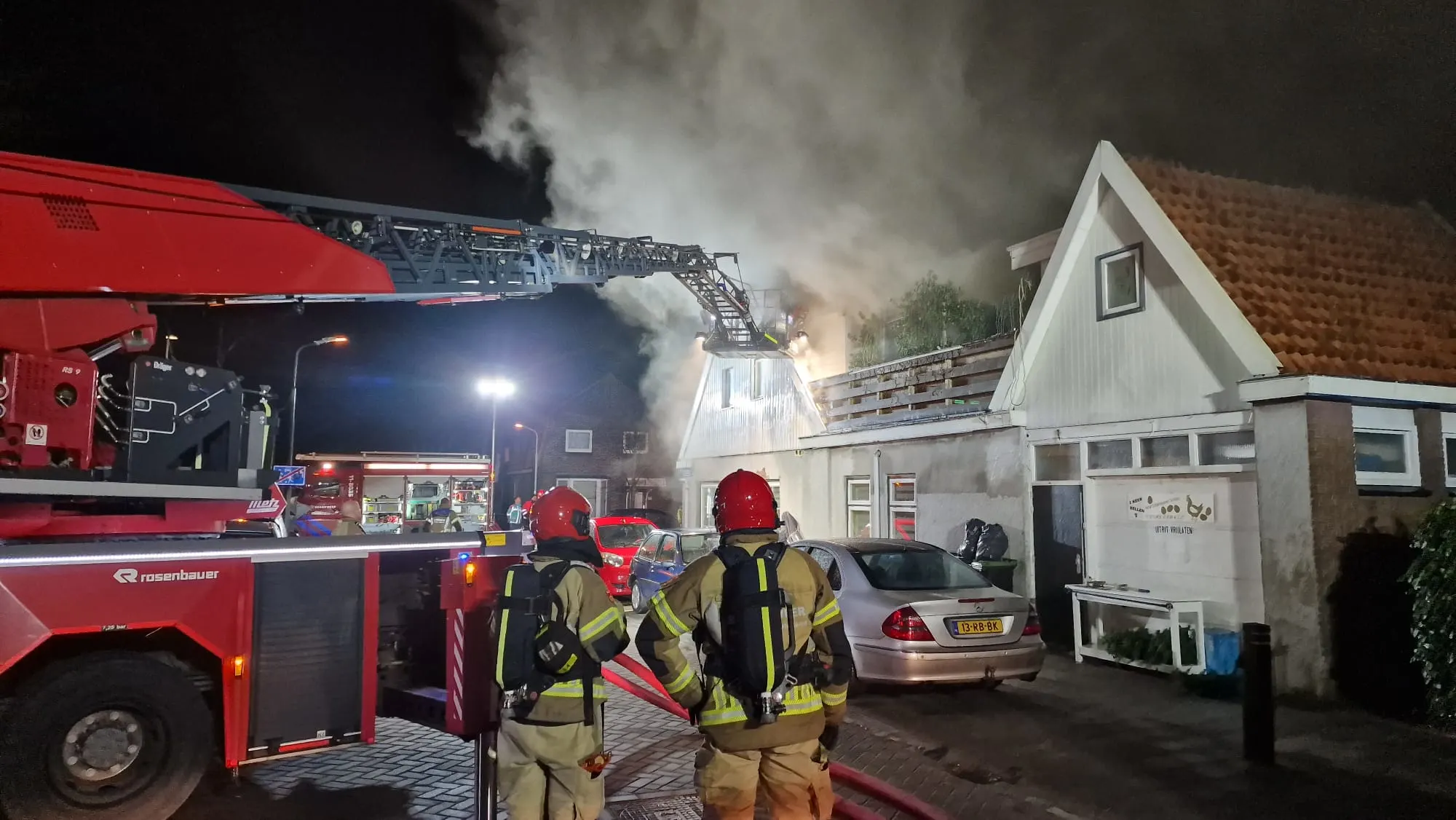 Vijftig vogels dood na brand in woning Koog aan de Zaan