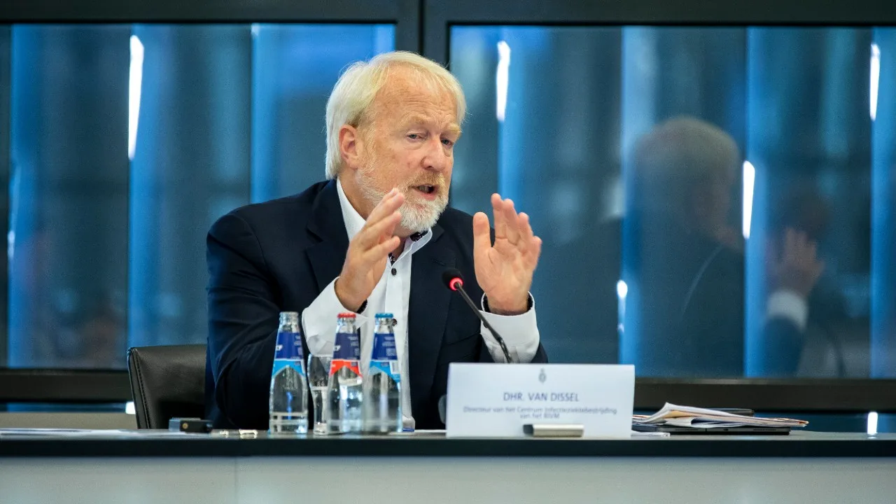 LIVE: Jaap van Dissel (RIVM) praat Kamerleden bij over mondkapjes