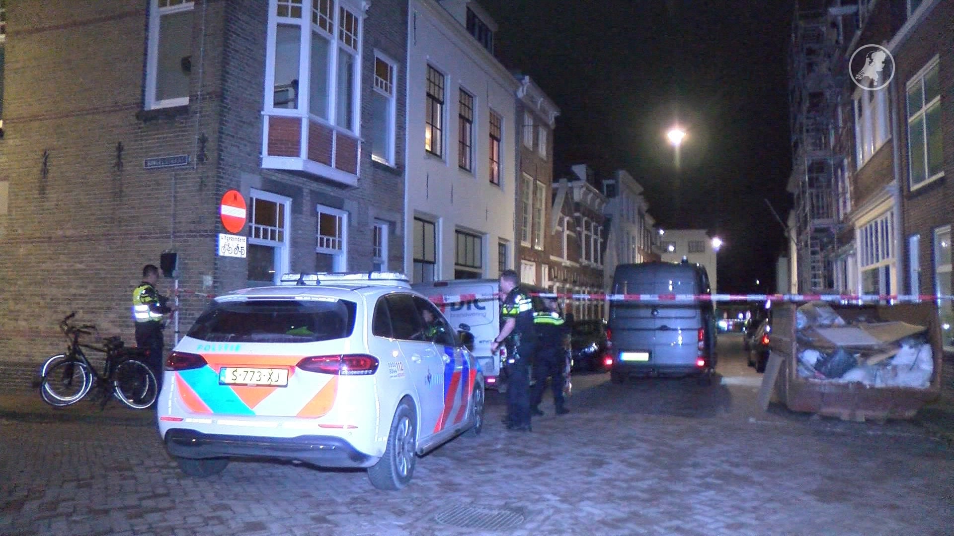 Straat Middelburg afgezet na vondst lichaam in woning