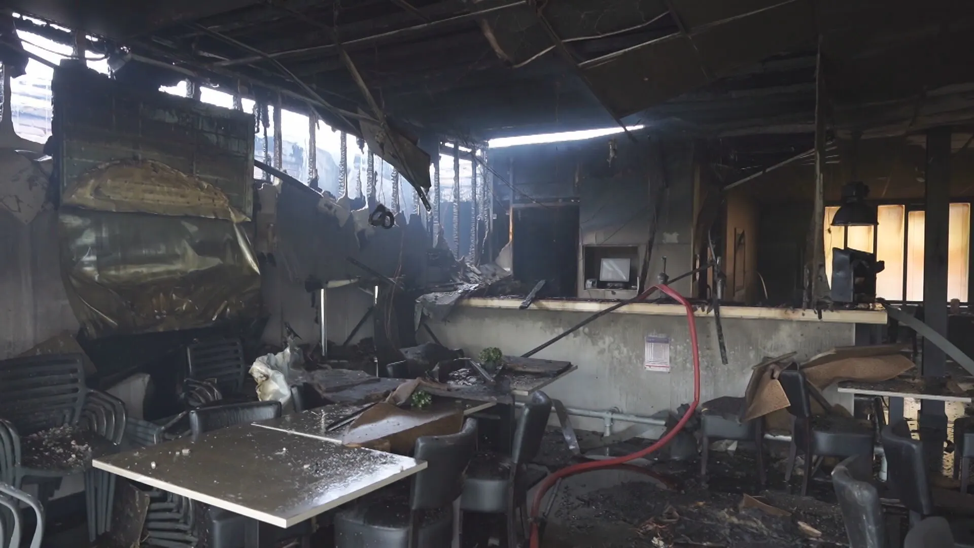 Enorme ravage na verwoestende brand bij Gelderse voetbalclub: 'Medewerkers zijn in tranen'