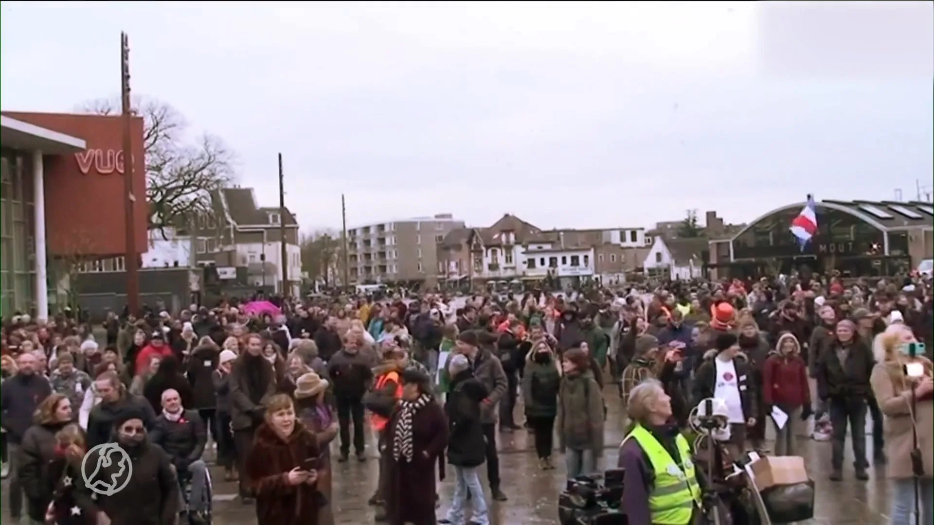 Politie beëindigt coronademonstratie in Hilversum