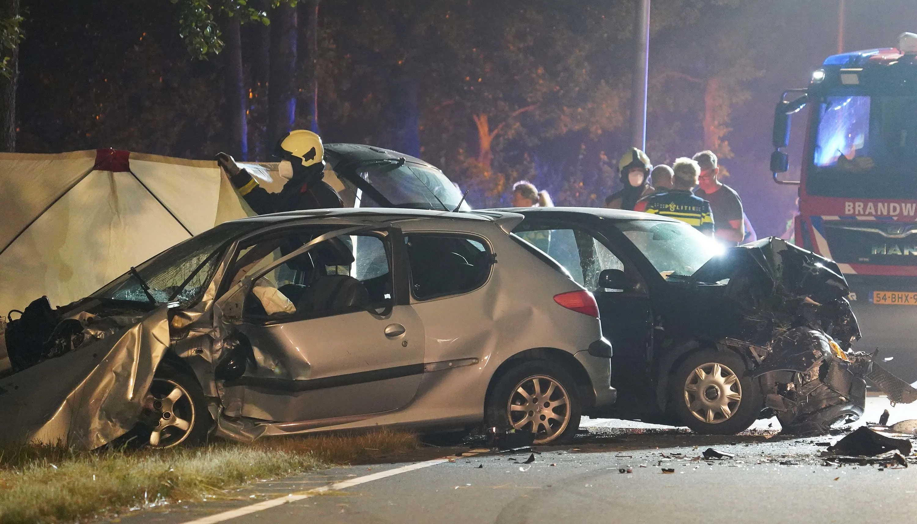 Drie gewonden bij frontale botsing in Assen