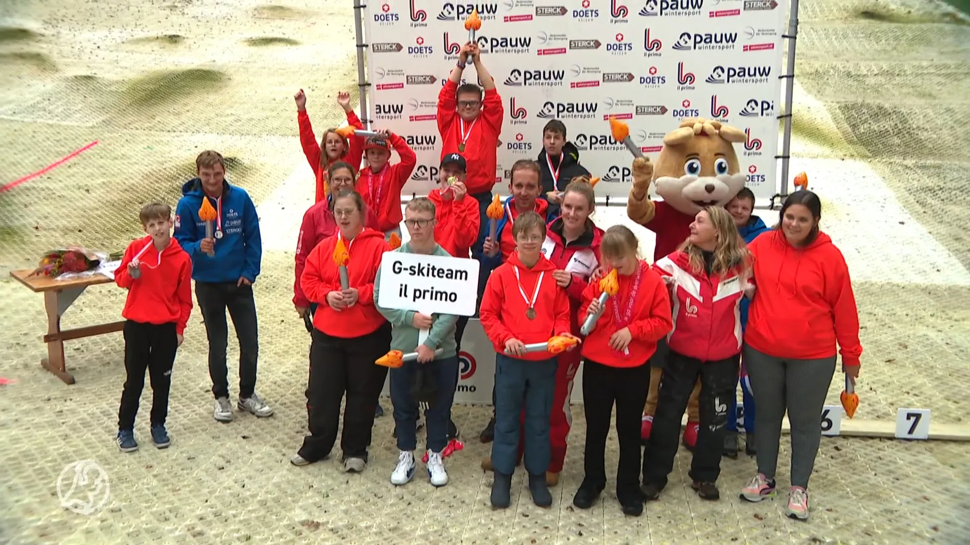  Alleen maar winnaars op speciaal wintersportevent voor verstandelijk beperkten