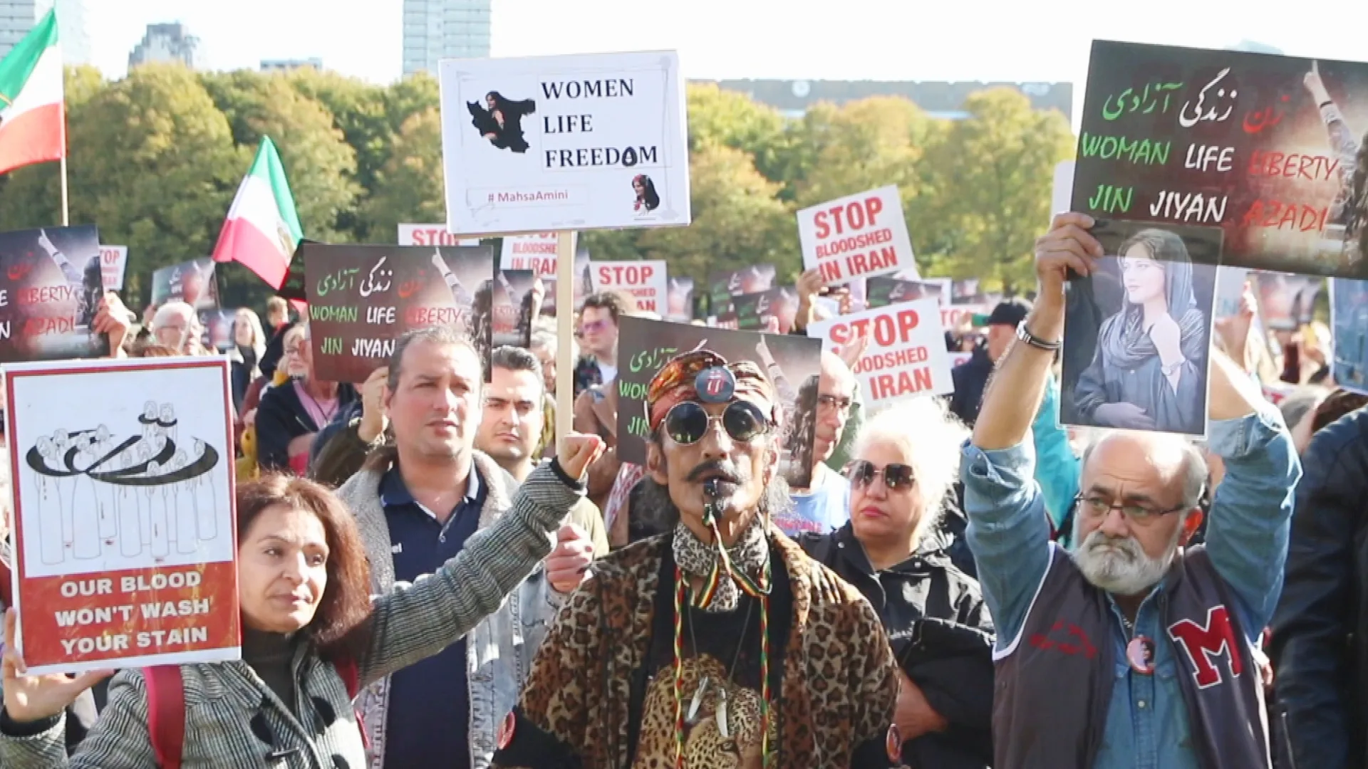 Ruim duizend mensen op Malieveld voor solidariteitsactie tegen Iraans regime