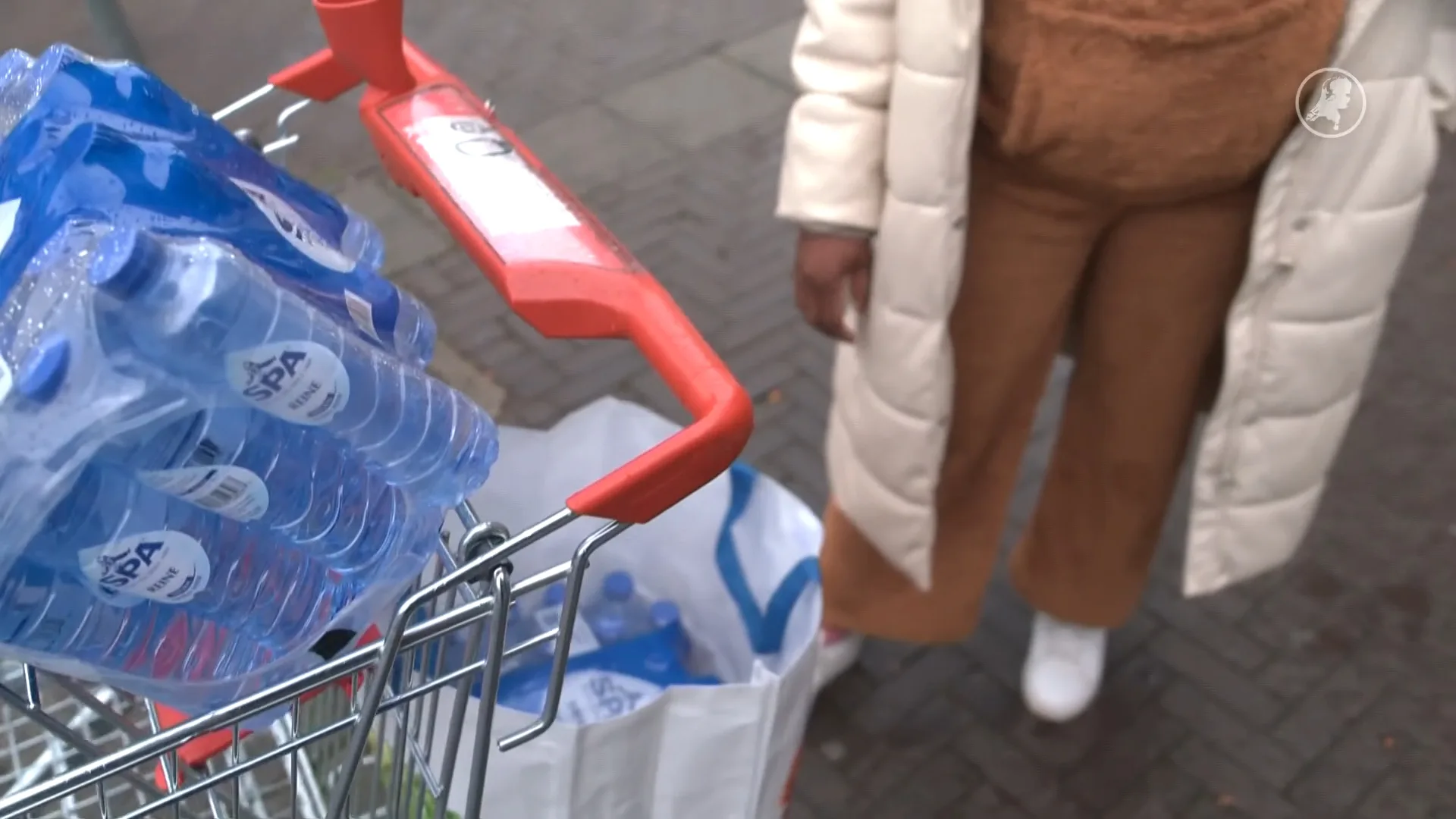 Massale run op flessenwater na bacterie in Utrechts kraanwater