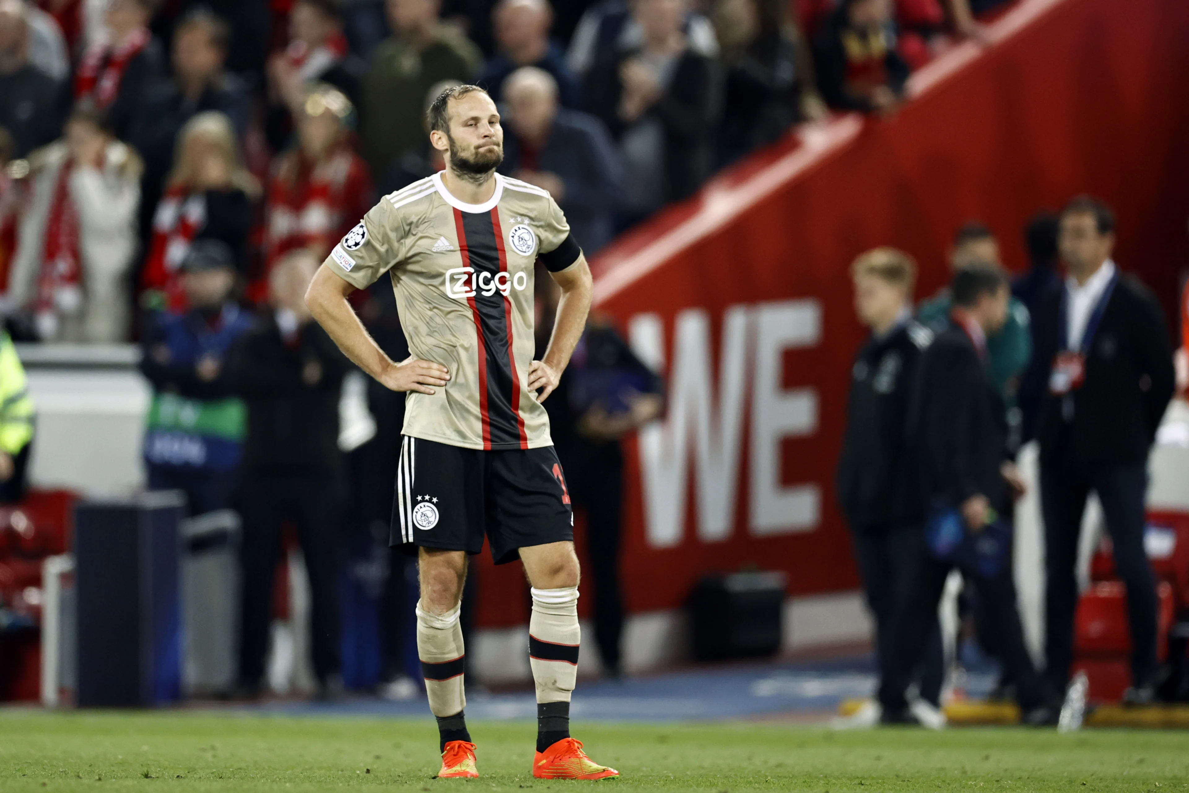 Ajax in slotfase ten onder tegen Liverpool (2-1)