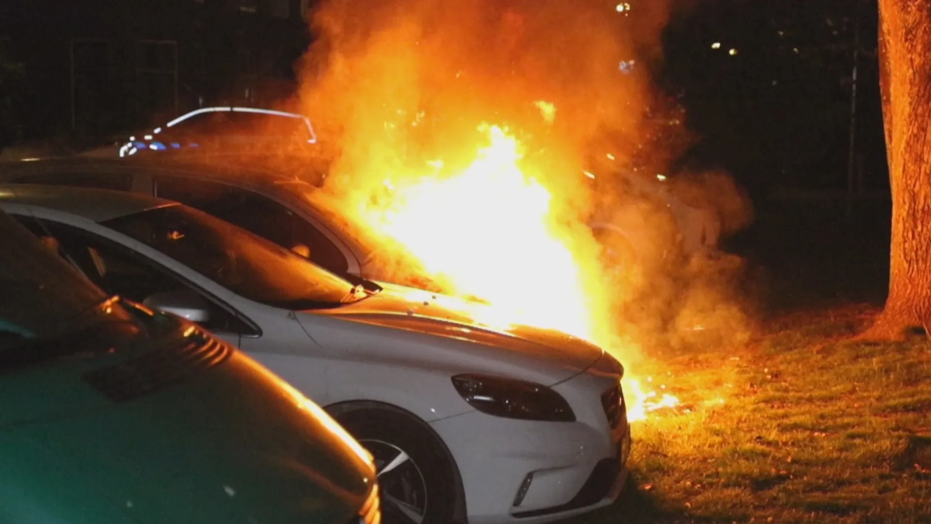 Brandweer moet meerdere keren uitrukken voor autobranden in Delft