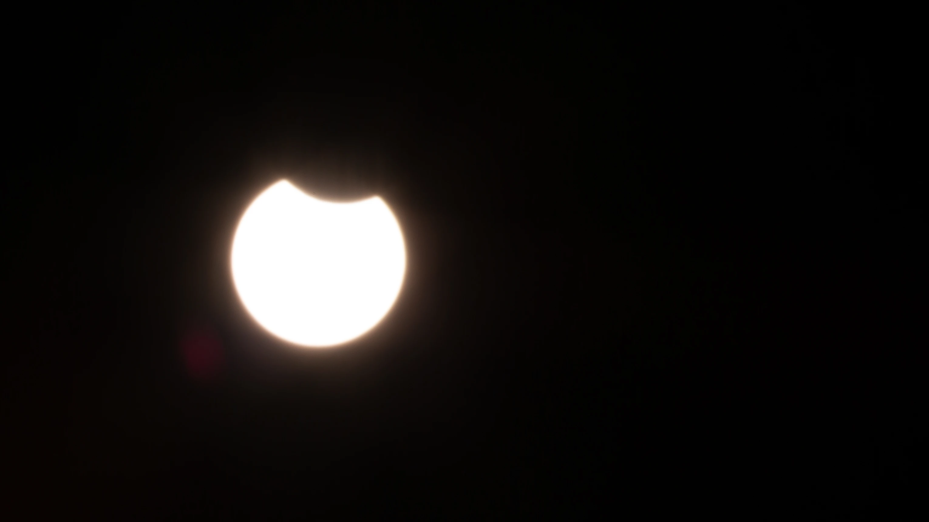 Vandaag wordt een 'hapje uit de zon' genomen: kunnen wij iets zien van de zonsverduistering?