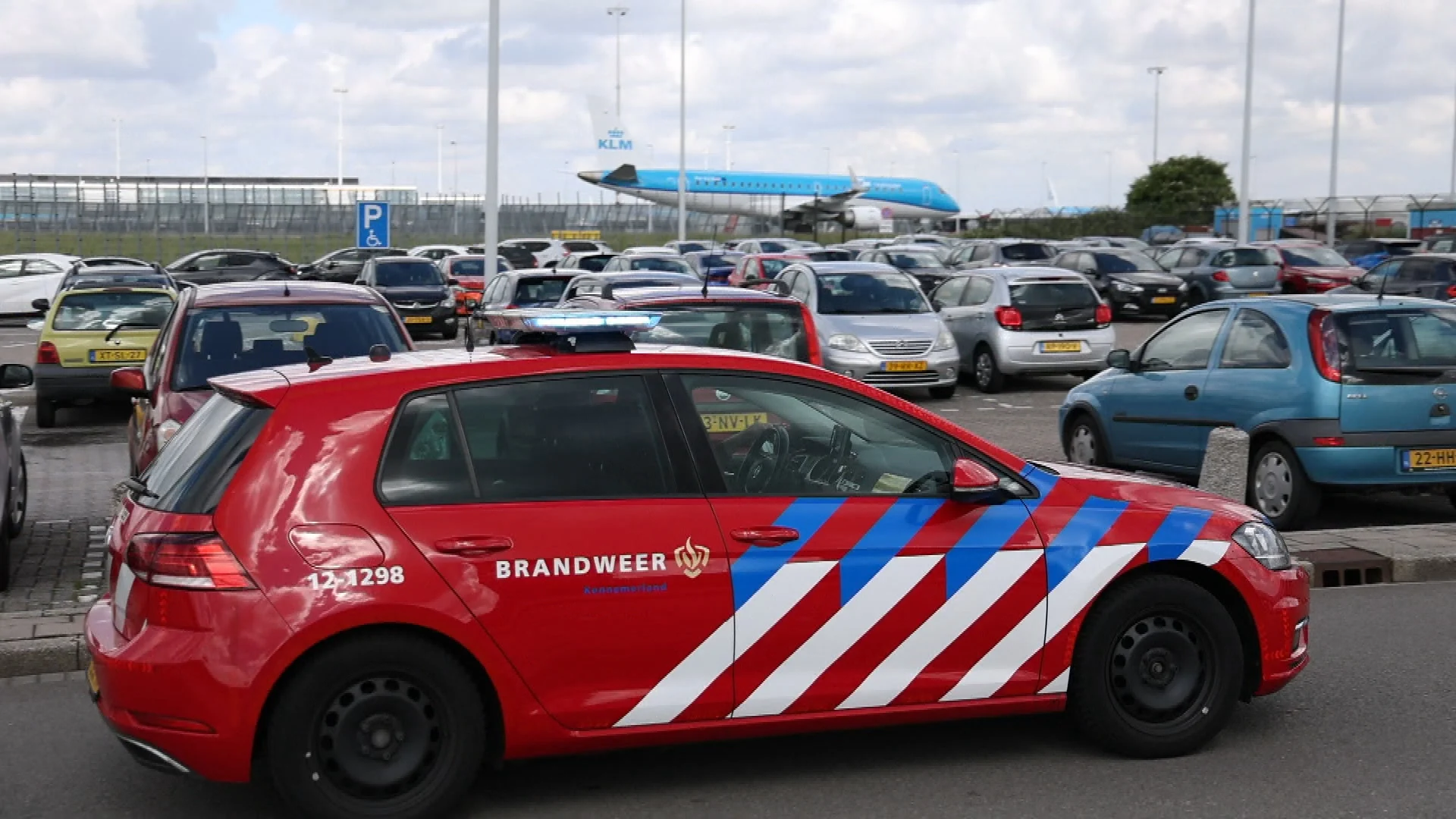 Marechaussee: man klom bewust in vliegtuigmotor, was werkzaam op Schiphol