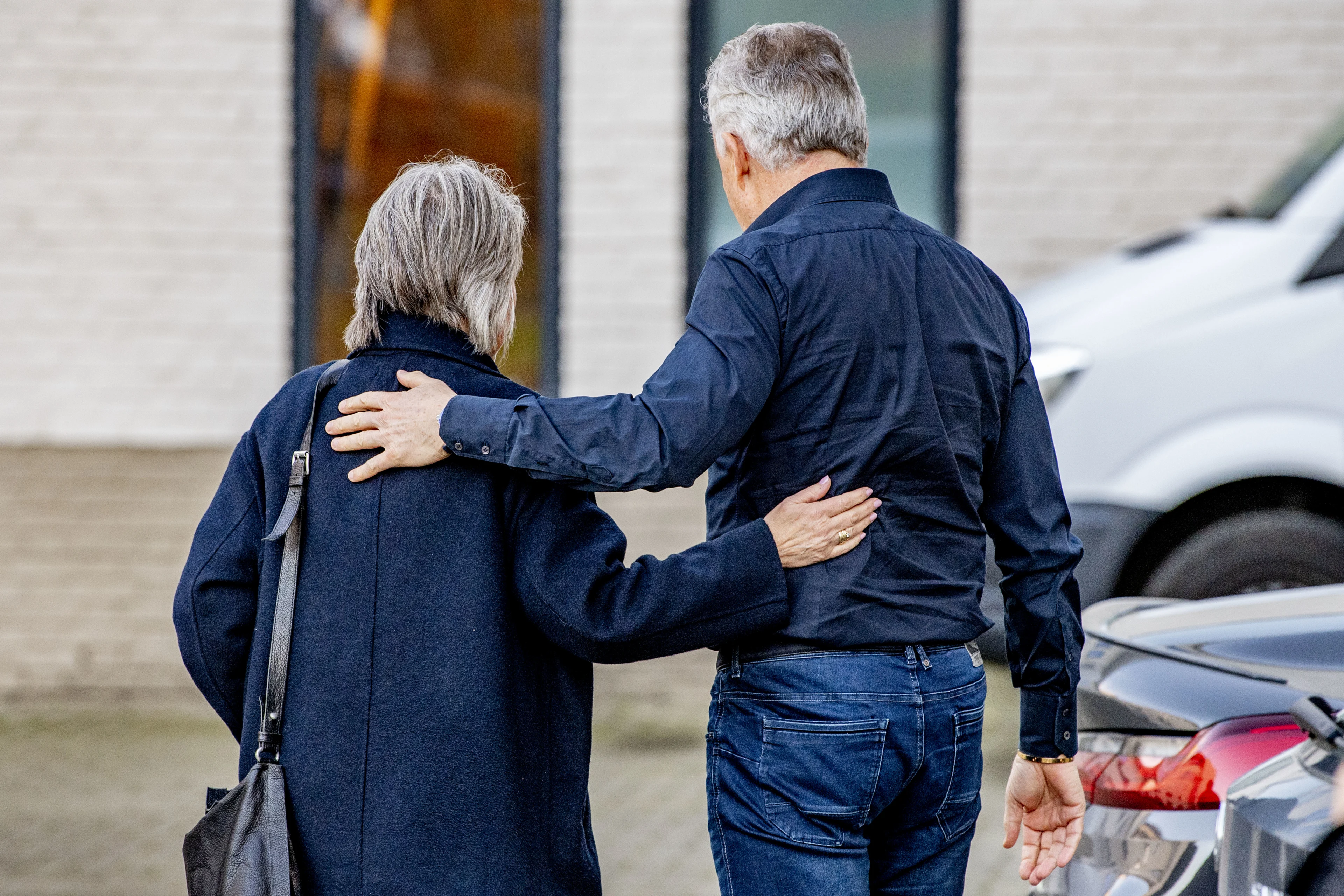 Overlijden De Vries slaat bij nabestaanden cold cases in als een bom: 'Hij was er altijd'