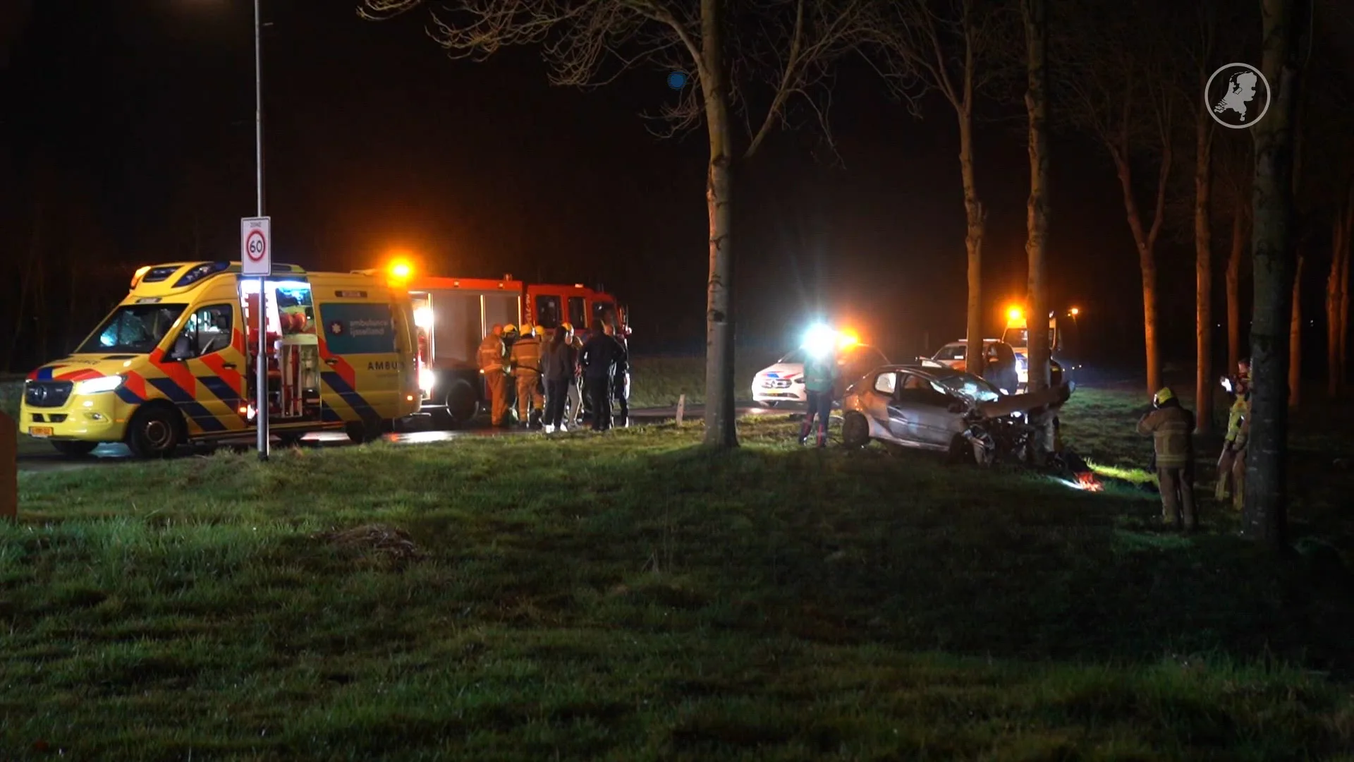 Bestuurder met stevige slok op knalt tegen bomen Deventer, bijrijder gewond