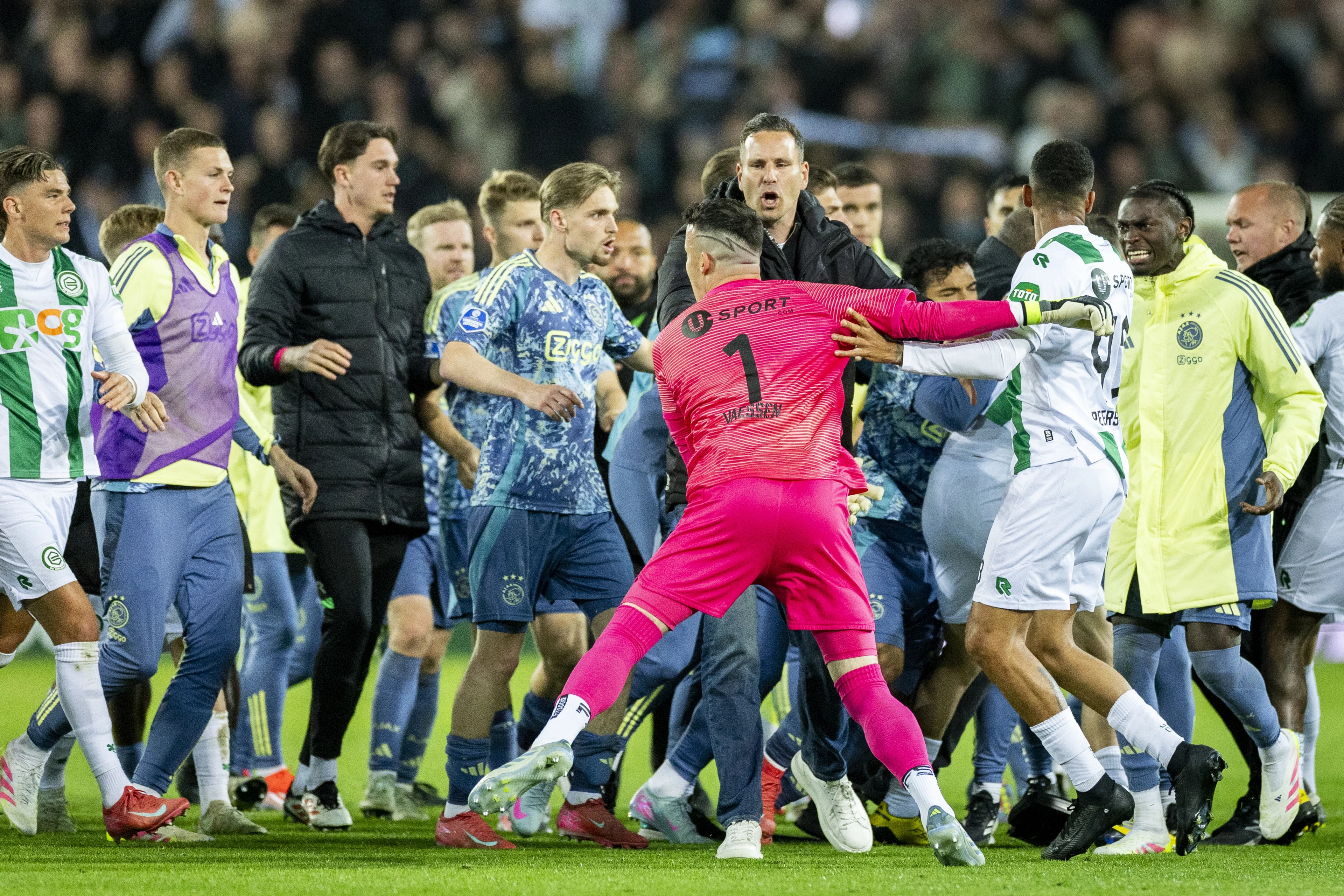 Agressief gedrag FC Groningen-doelman Vaessen krijgt staartje: KNVB start onderzoek