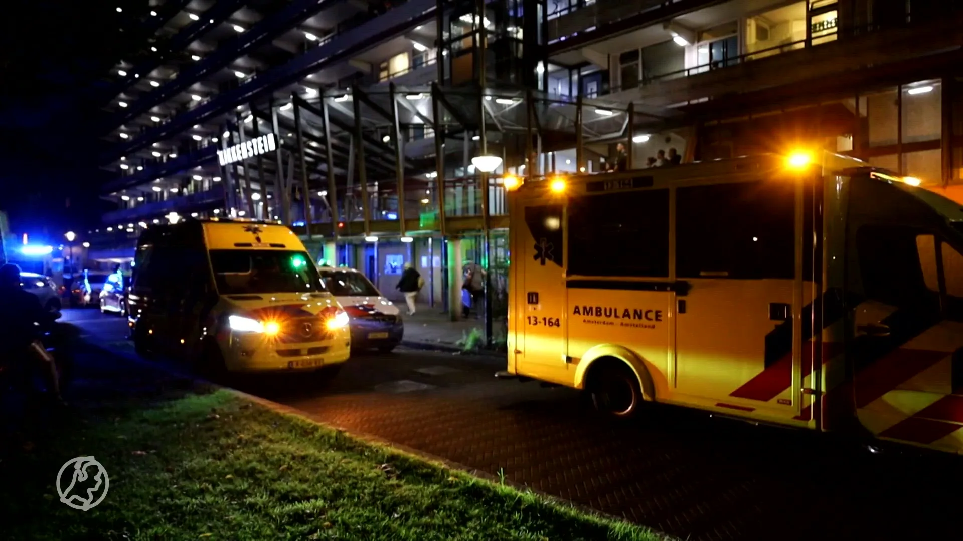 Video: Steekpartij in flat Amsterdam Zuidoost, drie gewonden