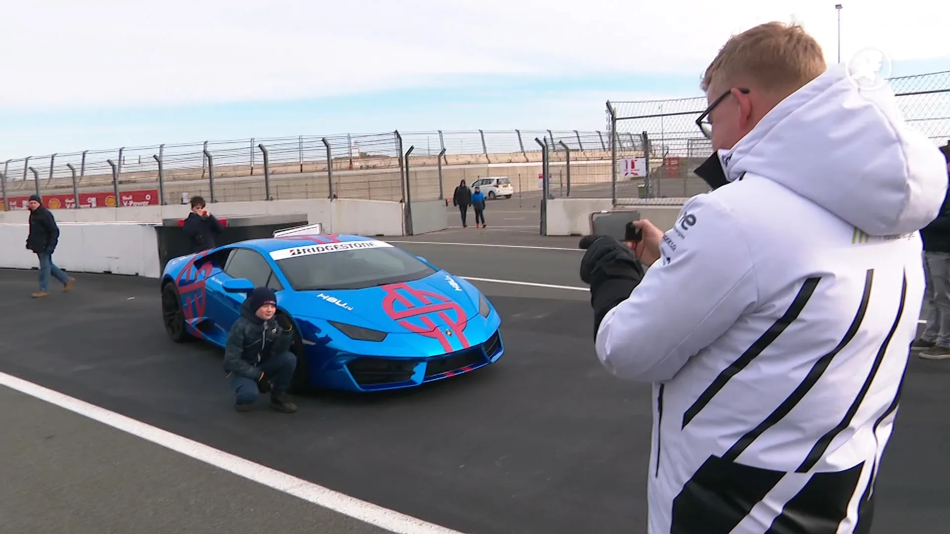 Het nieuwe F1-seizoen staat voor de deur: fans lopen al rondje over circuit Zandvoort