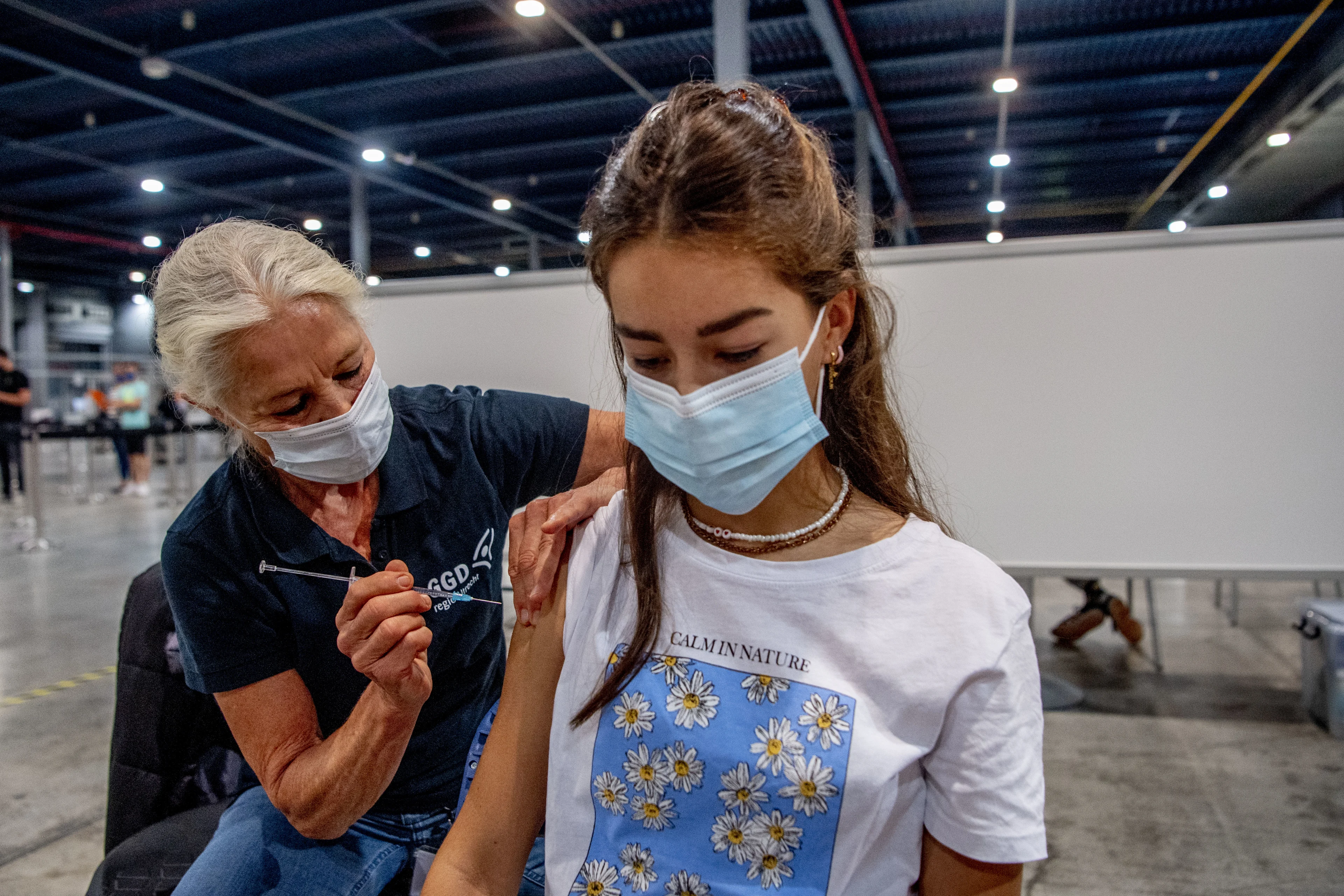 Gezondheidsraad publiceert advies over boosterprik voor tieners