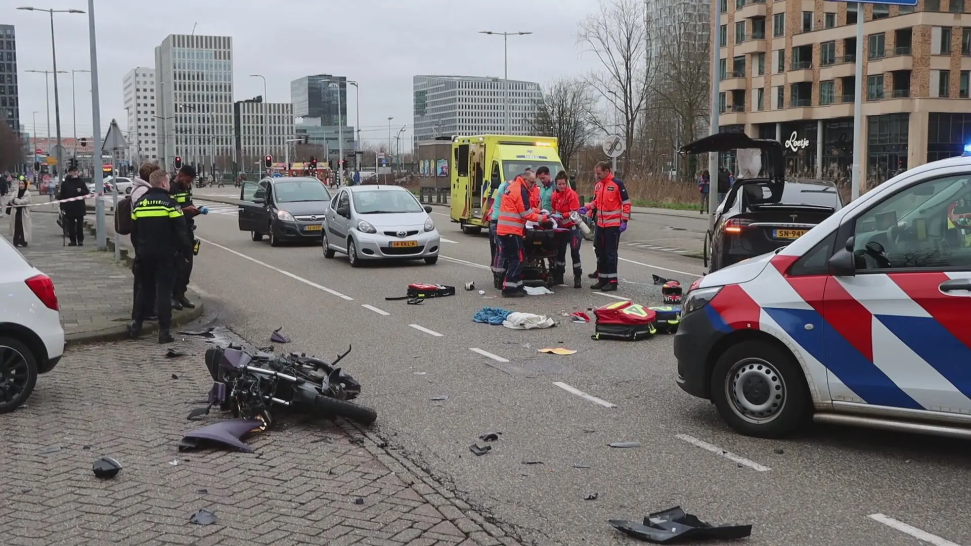 Motorrijder gewond bij ongeval in Amsterdam