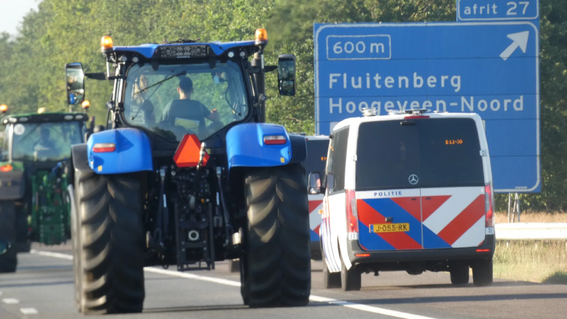 Politie handhaaft 'zeer beperkt' op trekkers op snelweg: 'We kunnen ook achteraf bekeuren'