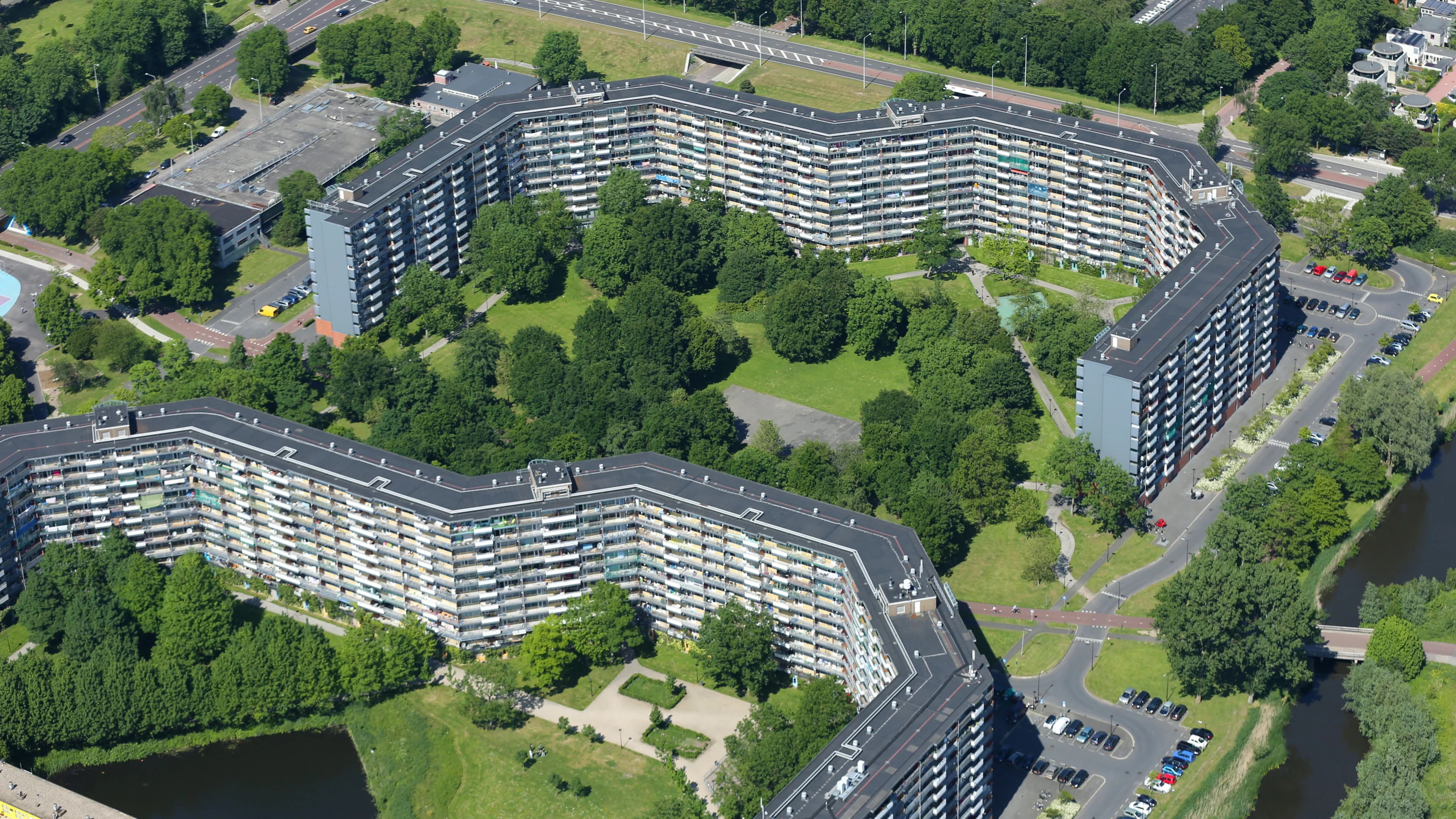 Kamertje van 17 m2 huren in de Bijlmer? Het kan voor slechts 1200 euro!