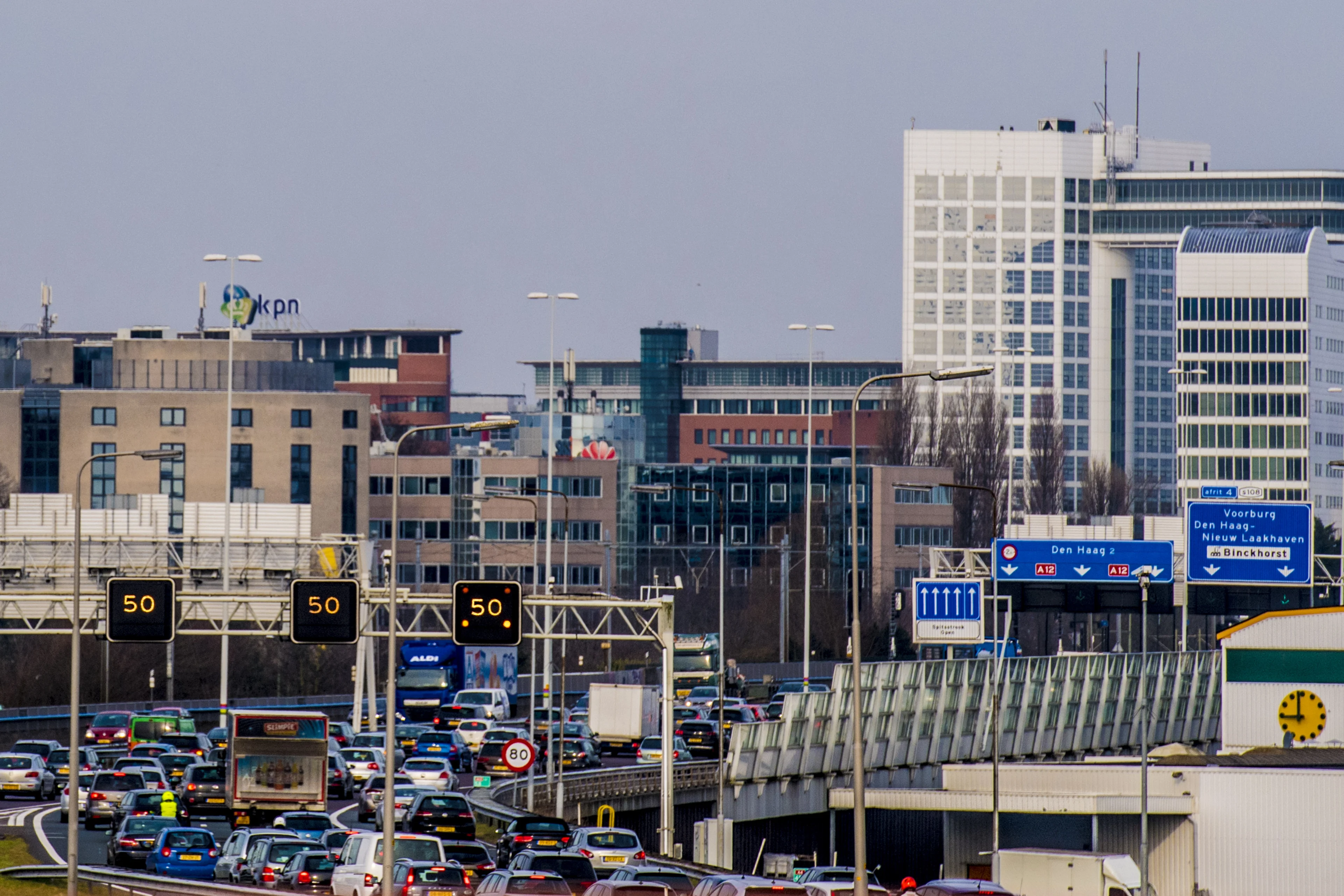 In deze drie steden sta je het langst vast in het verkeer