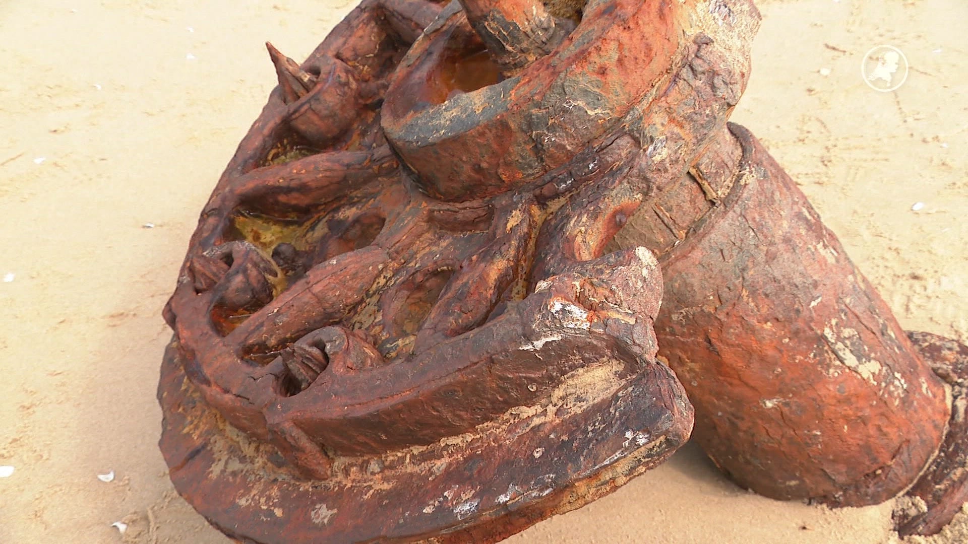 Wrakstukken van slagschip duiken op: kust Camperduin in gevaar