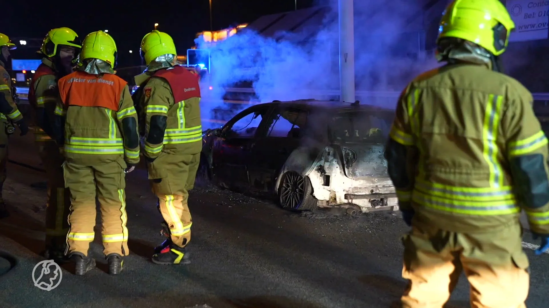 Man op A4 aangereden en zwaargewond bij poging autobrand te blussen