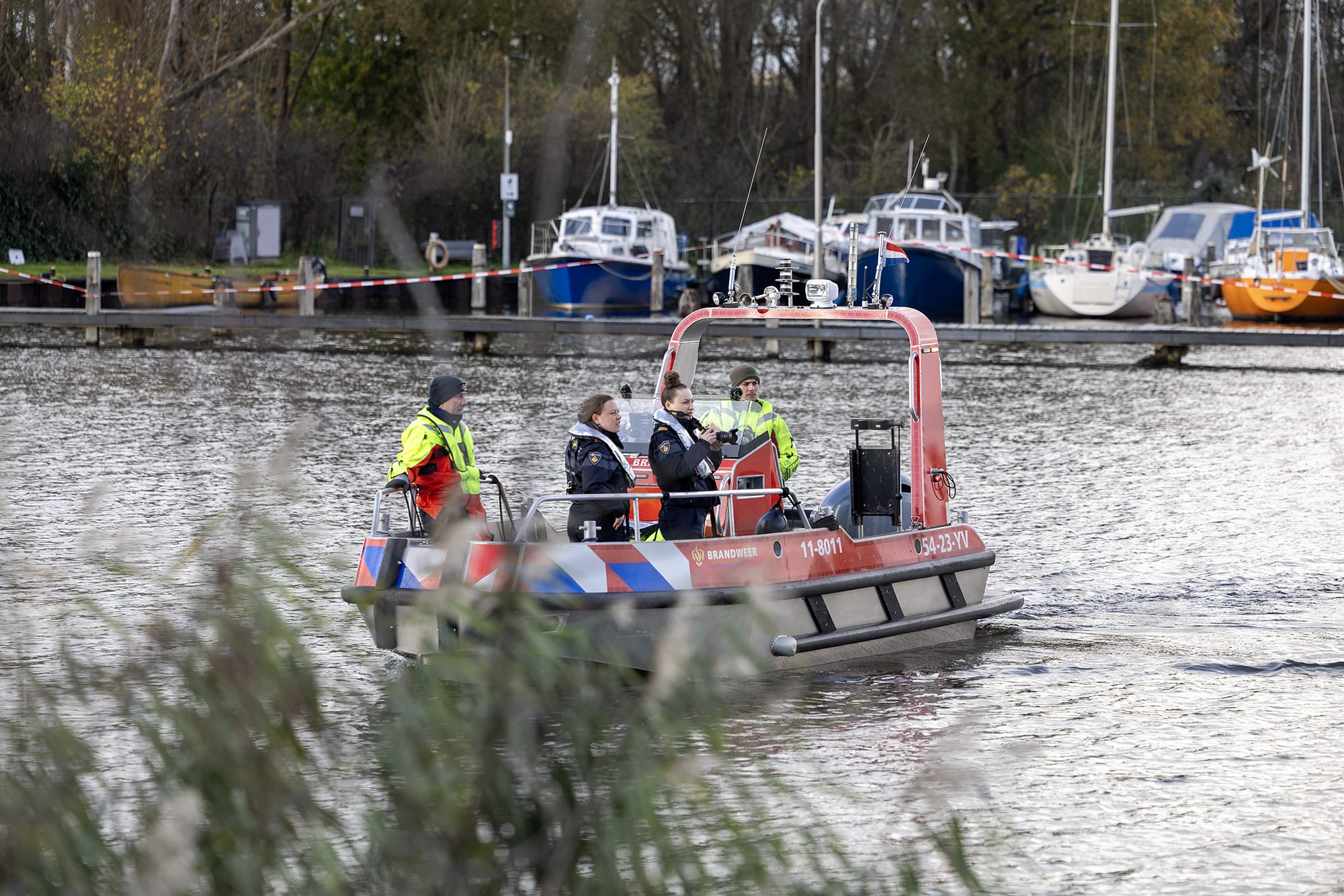 Brandweerduikers vinden plotseling echt lichaam tijdens oefening in Spaarndam
