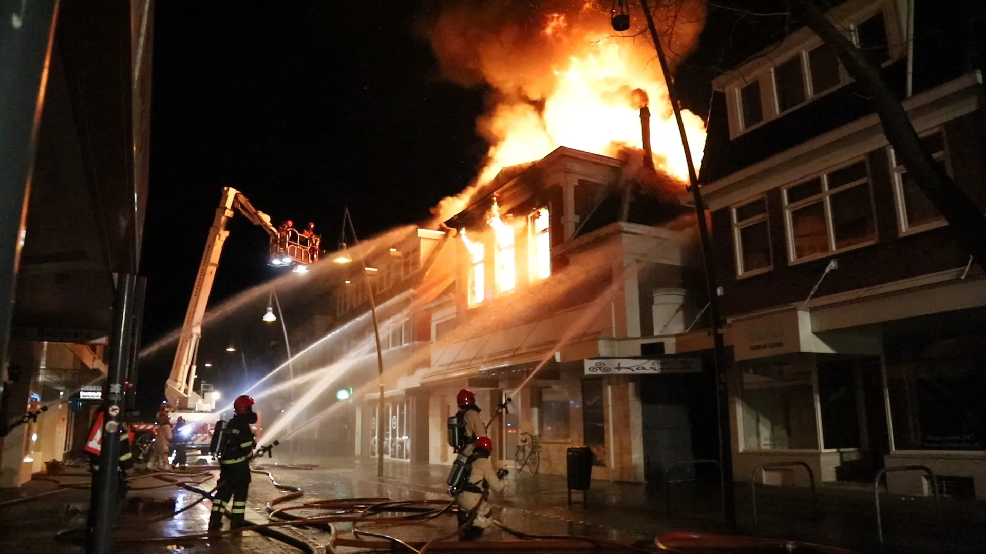 Grote brand in leegstaand café in centrum Veendam