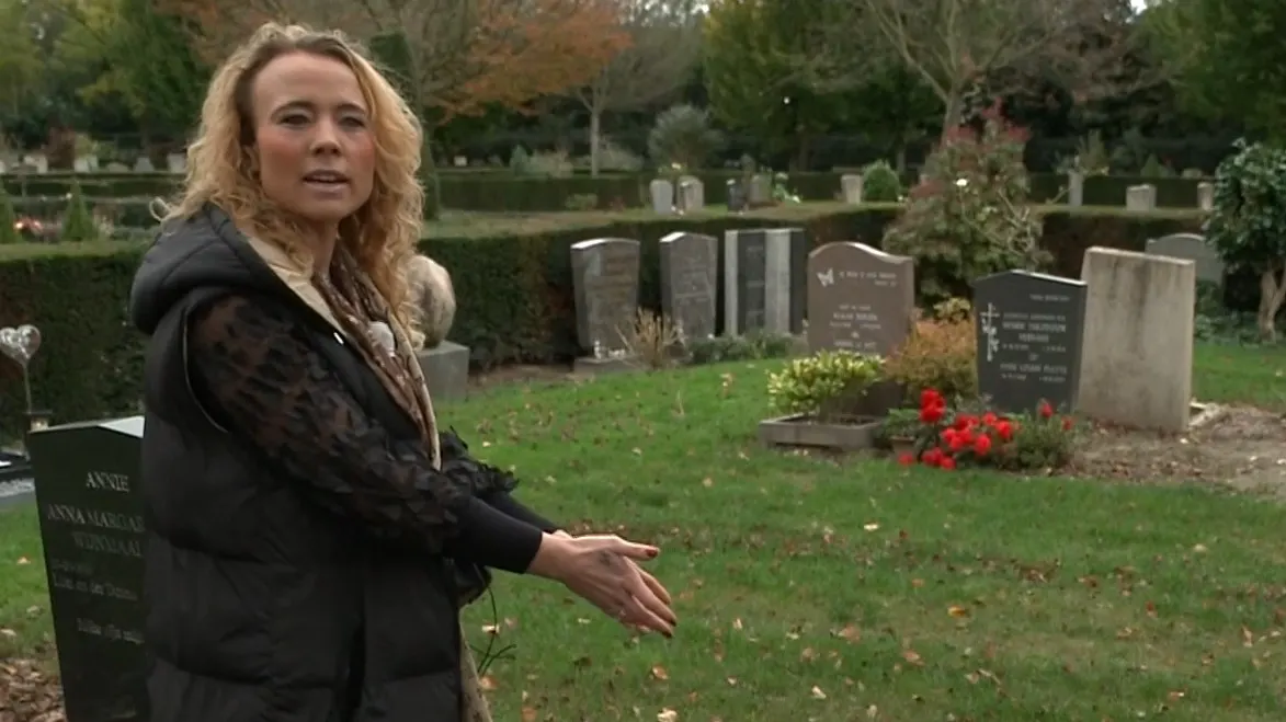 Pijnlijke blunder gemeente: eerst graf zoontje beschadigd, nu grafsteen opa verwoest