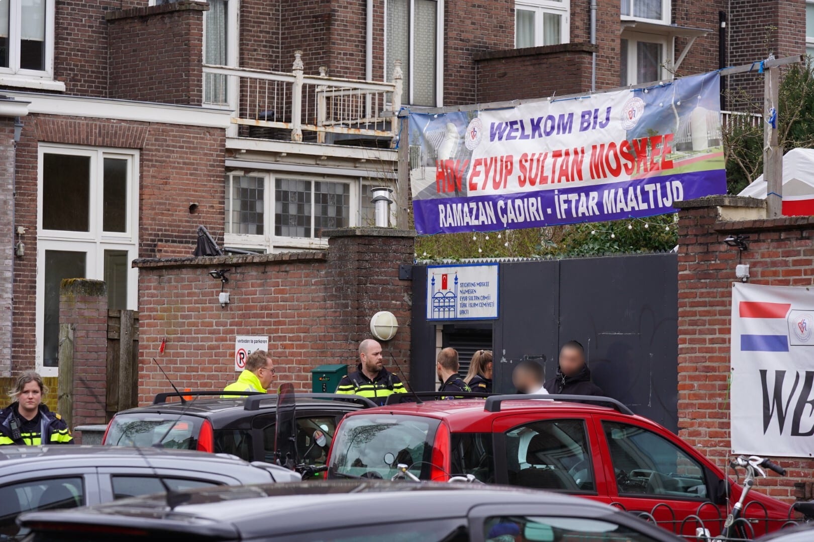 Steekpartij in moskee Nijmegen: 'Slachtoffer en dader gewond'