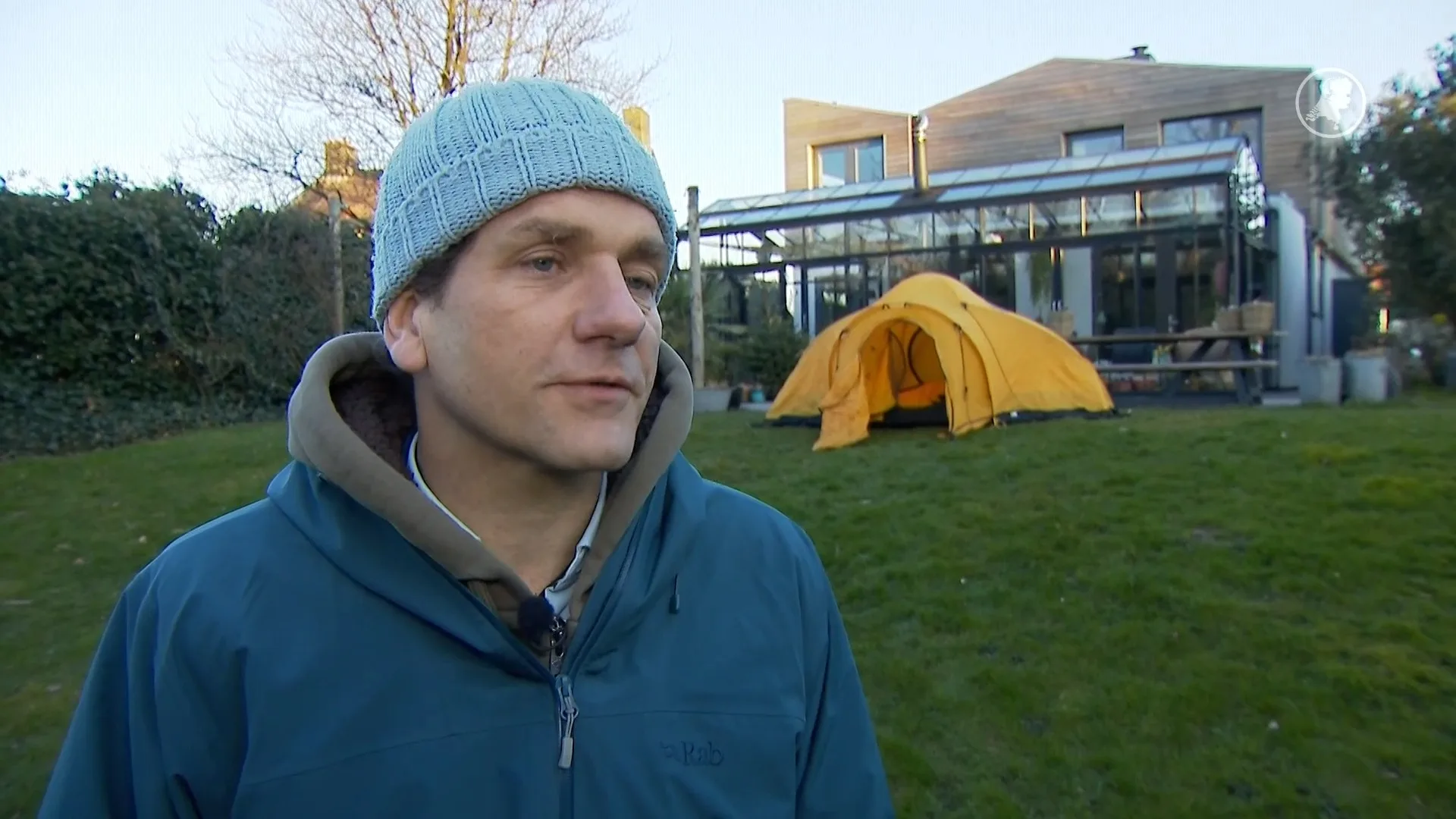 Kamerlid slaapt in tuin bij Tata Steel om overlast zelf te ervaren: 'Je ruikt het echt'