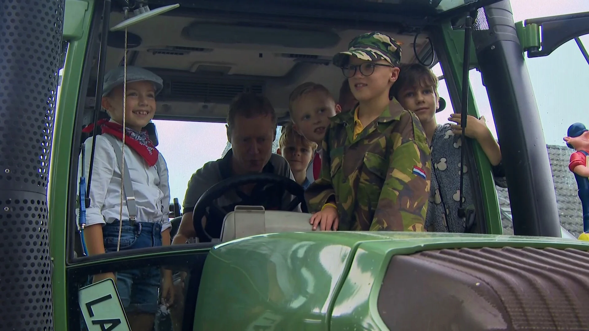 LTO verrast kinderen die door boerenprotest schoolreisje moesten missen